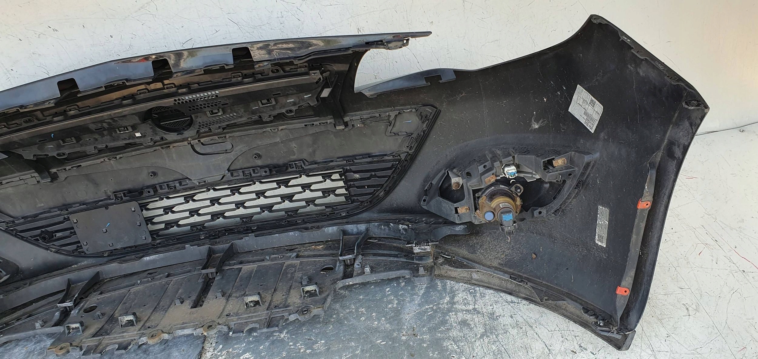 Opel Astra J LIFT PREDNÝ NÁRAZNÍK 13368660G