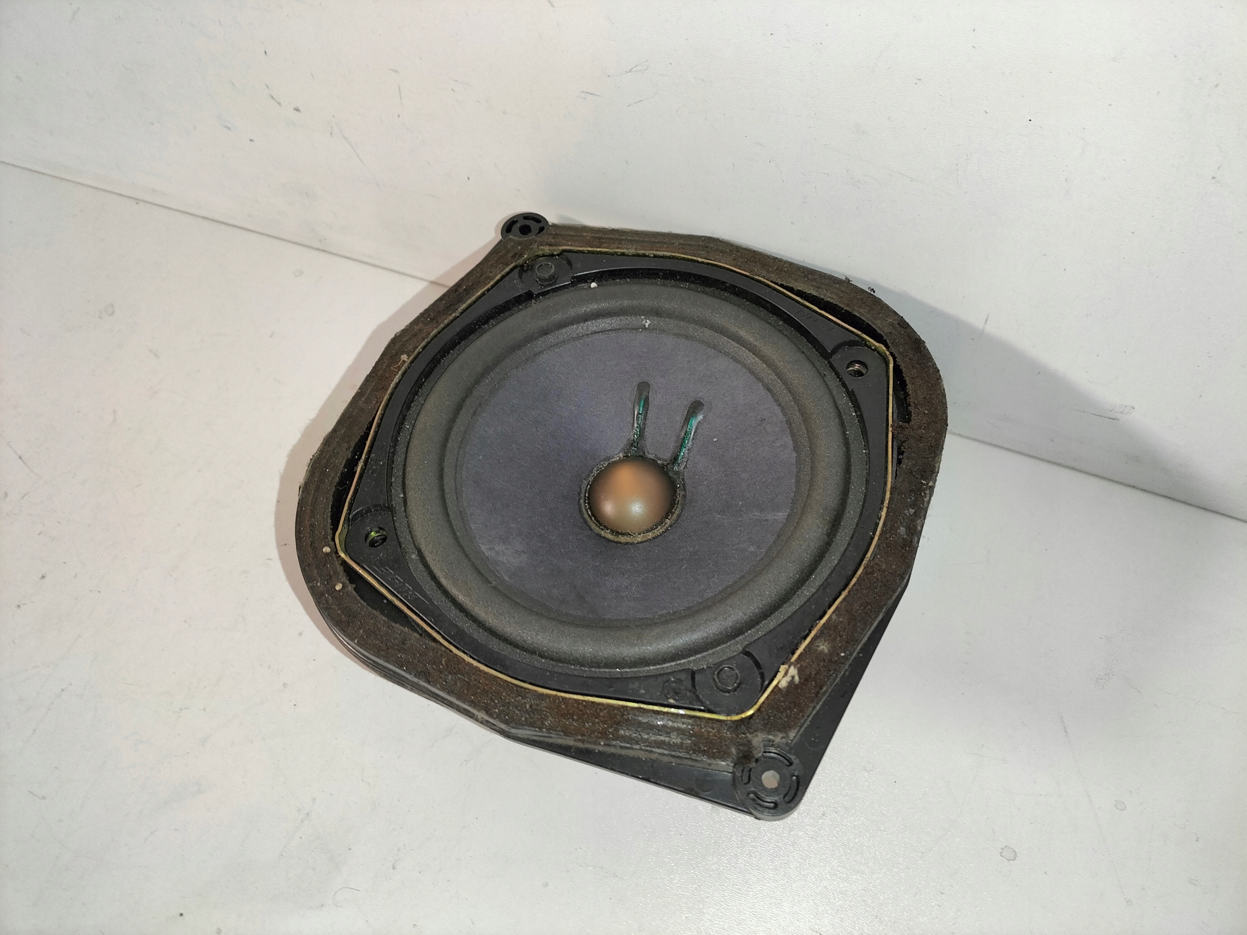 DVEROVY REPRODUKTOR PREDNEch LAVY MAZDA 6 02-