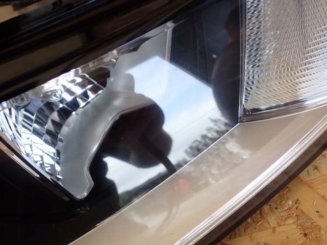 AUDI A1 LIFT 14- PRAVE PREDNE SVETLO 8XA941004