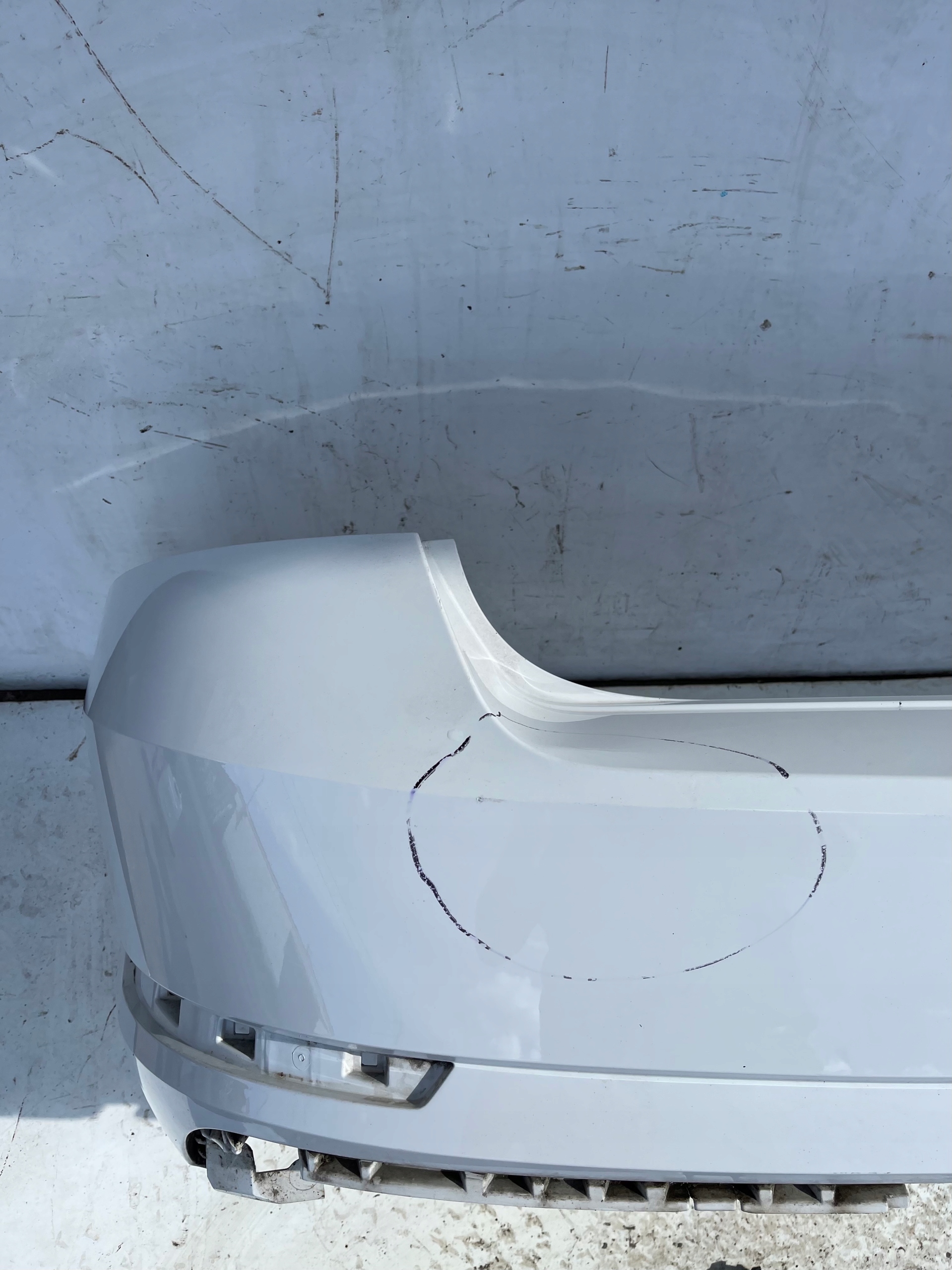 ZADNÝ NÁRAZNÍK SKODA SUPERB III SEDAN