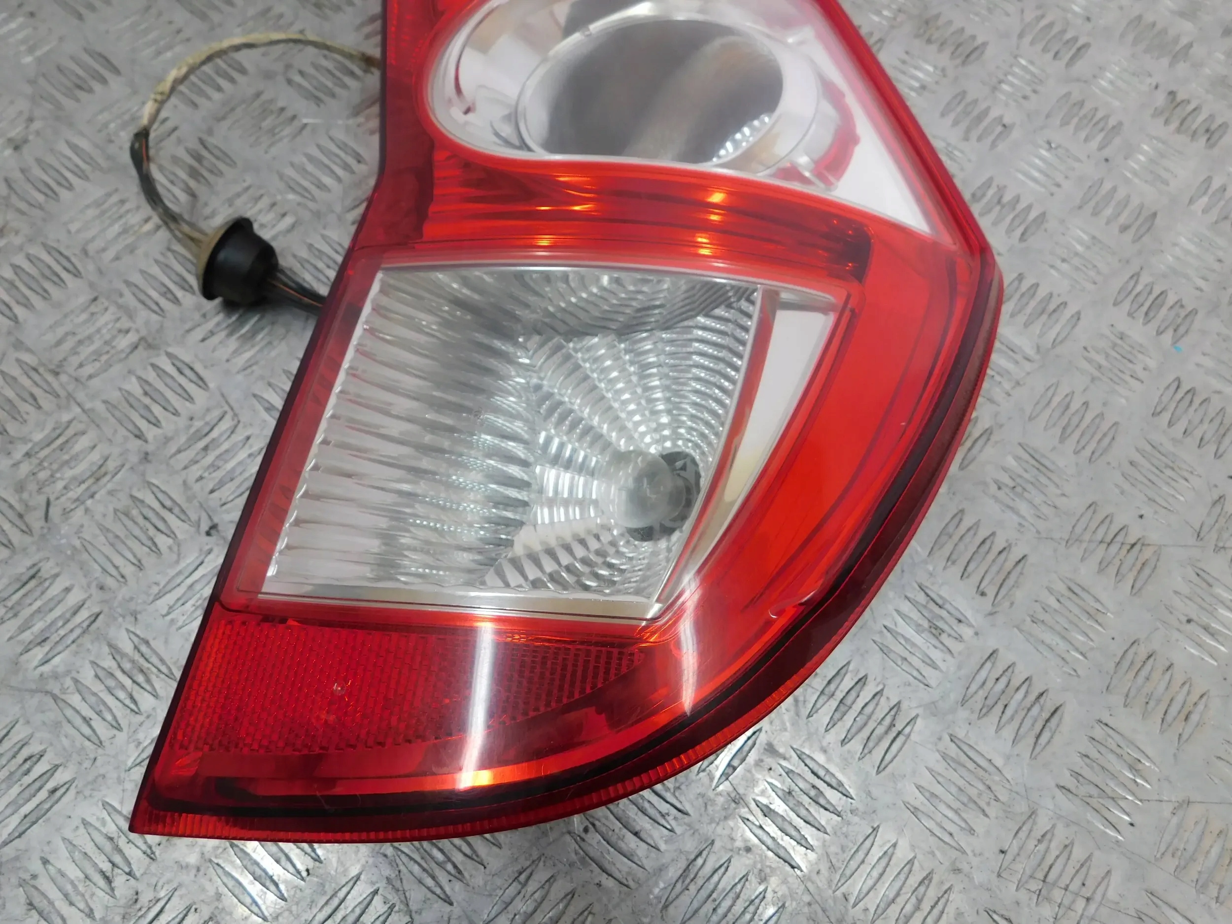 PRAVÉ ZADNÉ SVETLO SUZUKI SPLASH