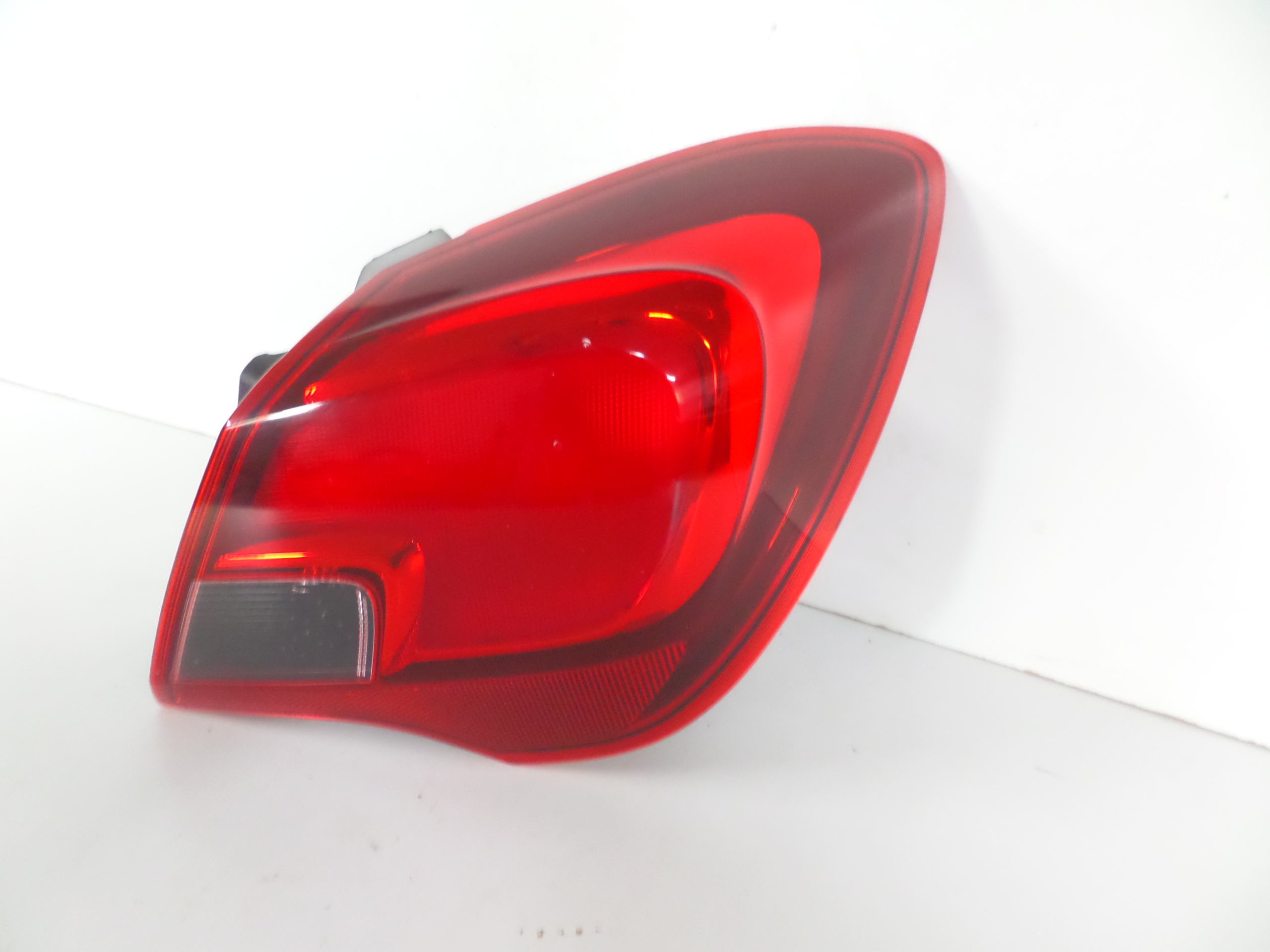 PRAVE ZADNE SVETLO OPEL CORSA E 14- 3DVERE