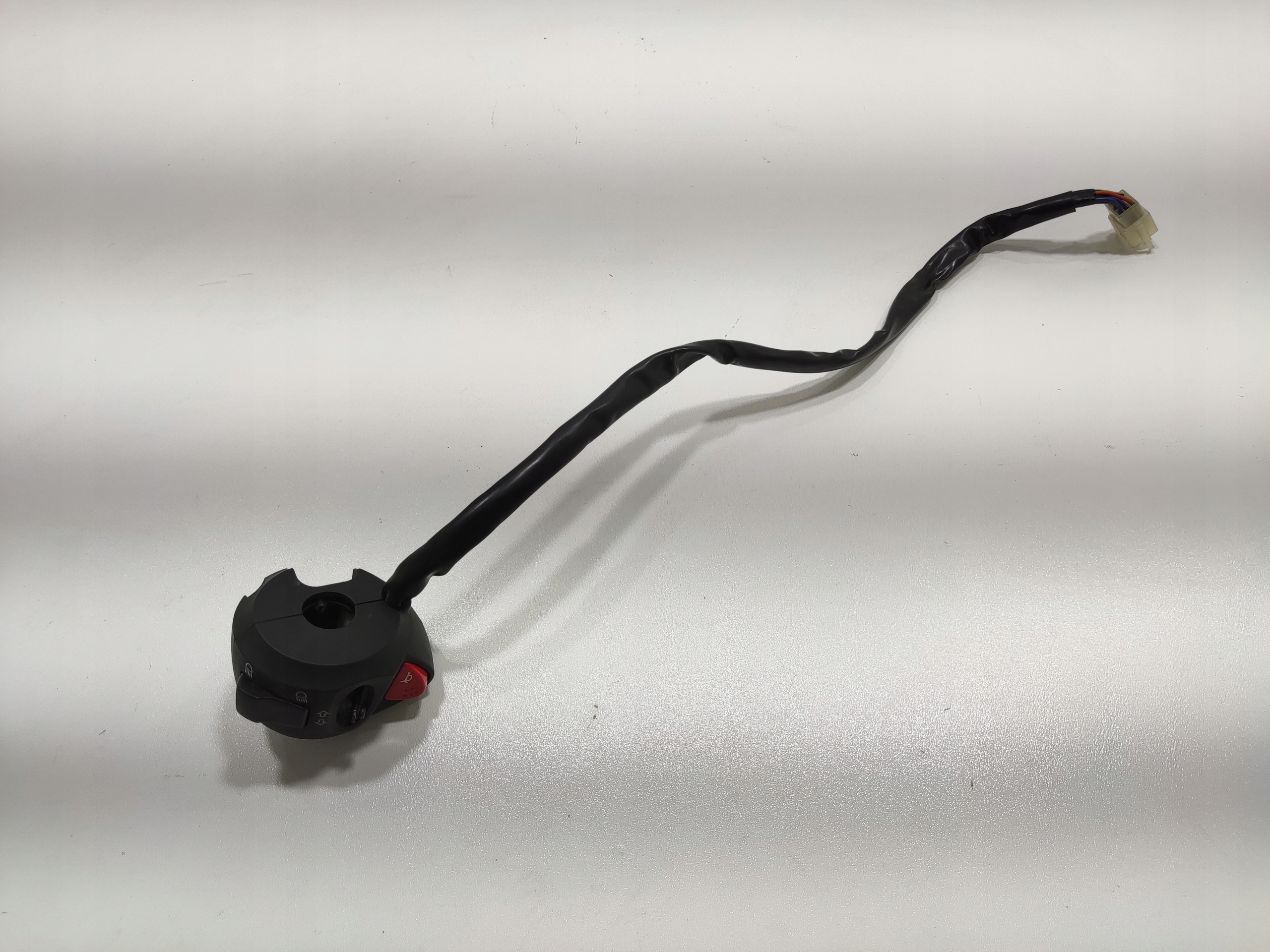 VYPÍNAČ LAVY KLAKSON PÁČKA LAVA PEUGEOT METROPOLIS RS 400 2013-2018