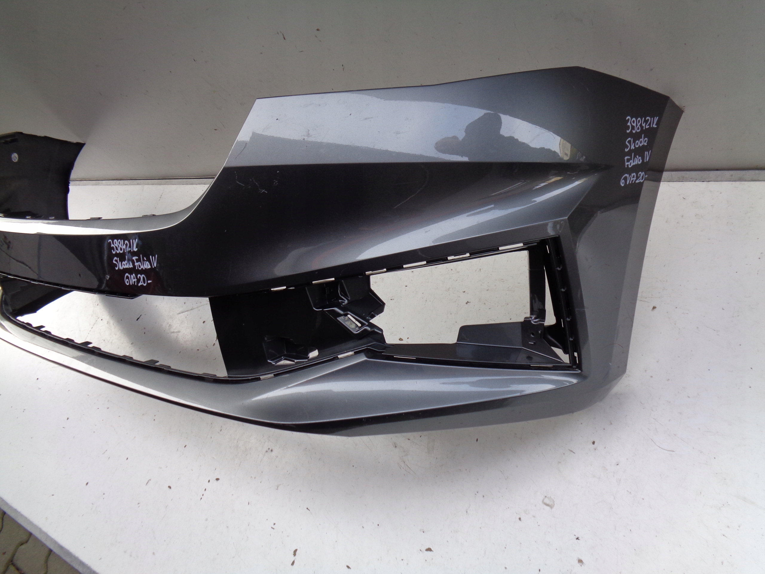 PREDNÝ NÁRAZNÍK SKODA FABIA IV 6VA 21- NR 39842