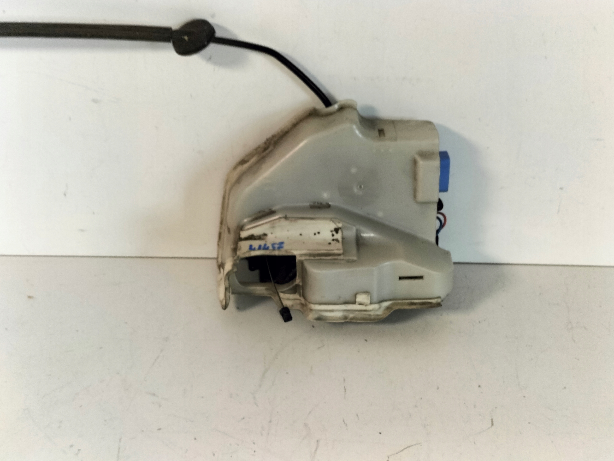ZÁMOK PRAVÝCH PREDNÝCH DVERÍ VW GOLF 5 V 03- GOLF VI PLUS 09-