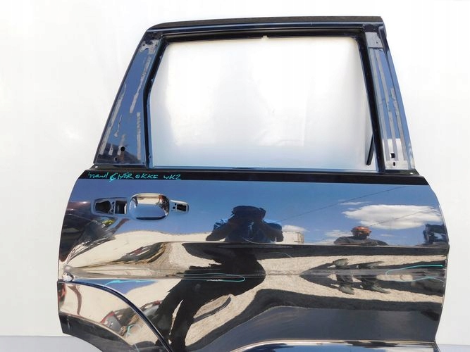 JEEP GRAND CHEROKEE WK2 10- PRAVE ZADNE DVERE