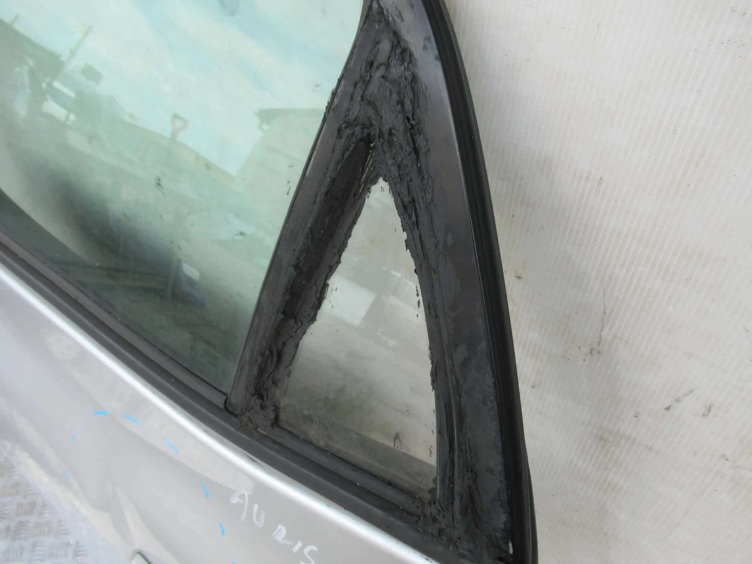 LAVE ZADNE DVERE TOYOTA AURIS I