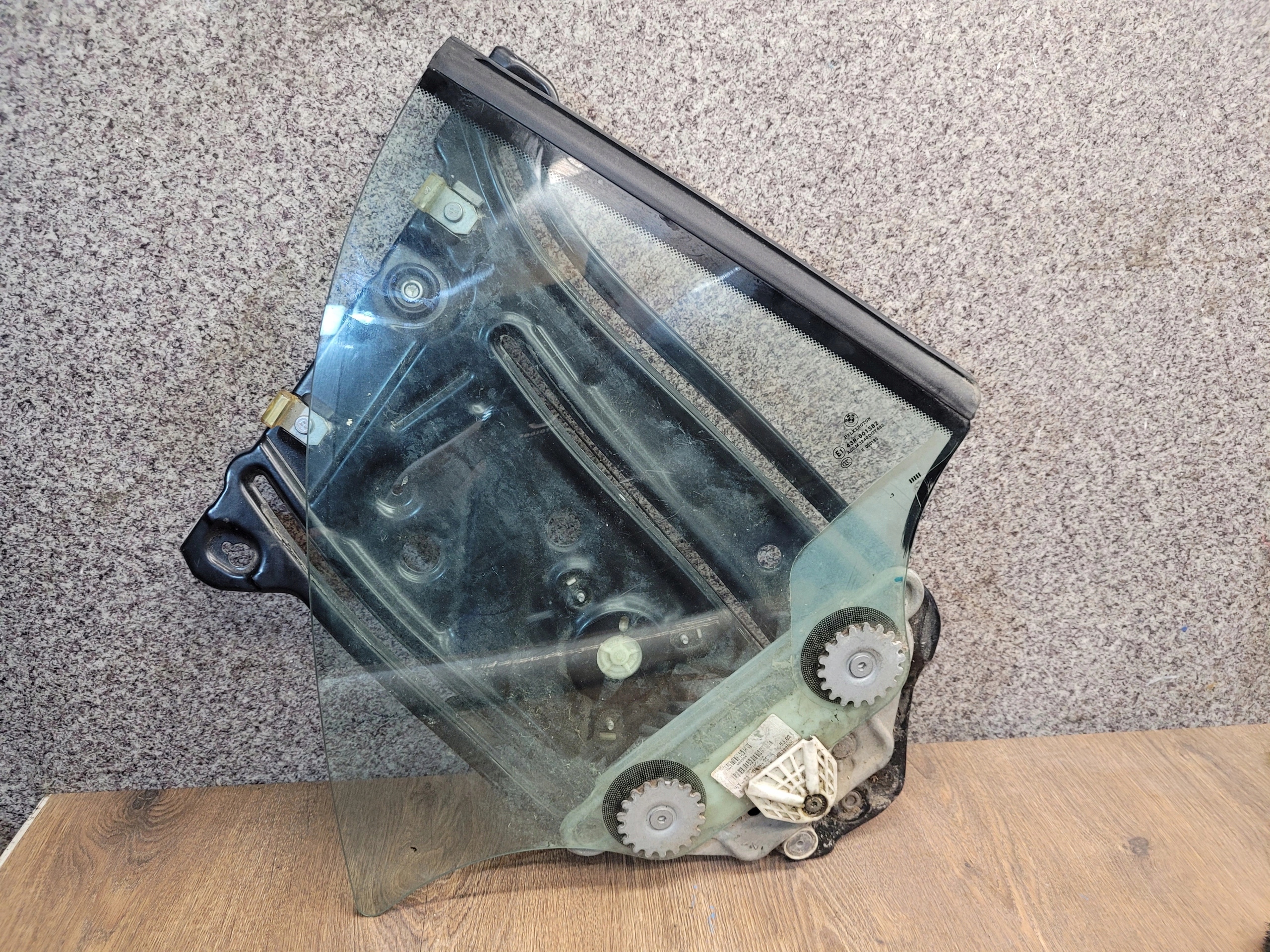 BMW 1 E88 cabrio ĽAVÉ ZADNÉ SŤAHOVANIE OKNA 7165594