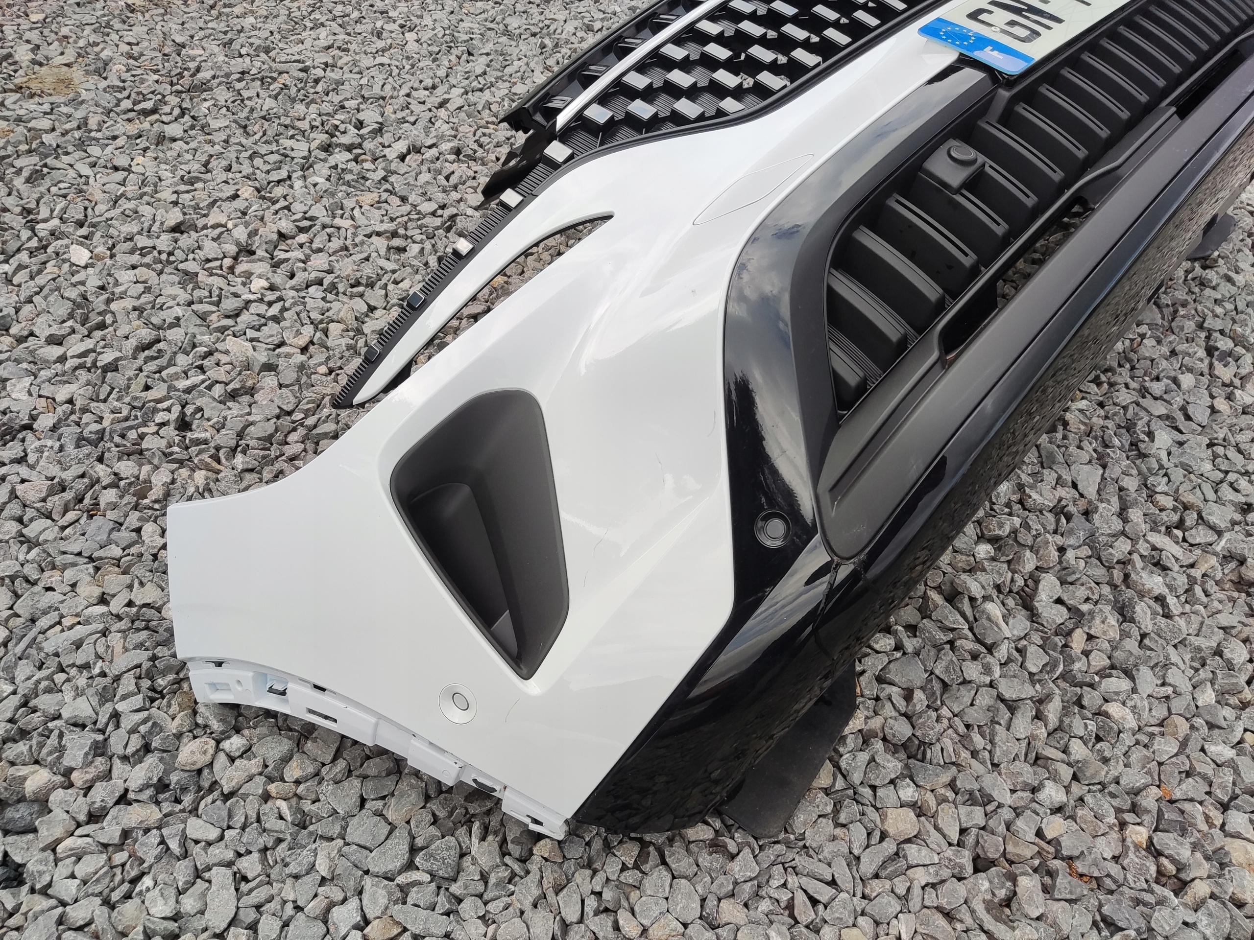 PREDNÝ NÁRAZNÍK KOMPLETNY PDC SENZORY RENAULT AUSTRAL 2022-2025