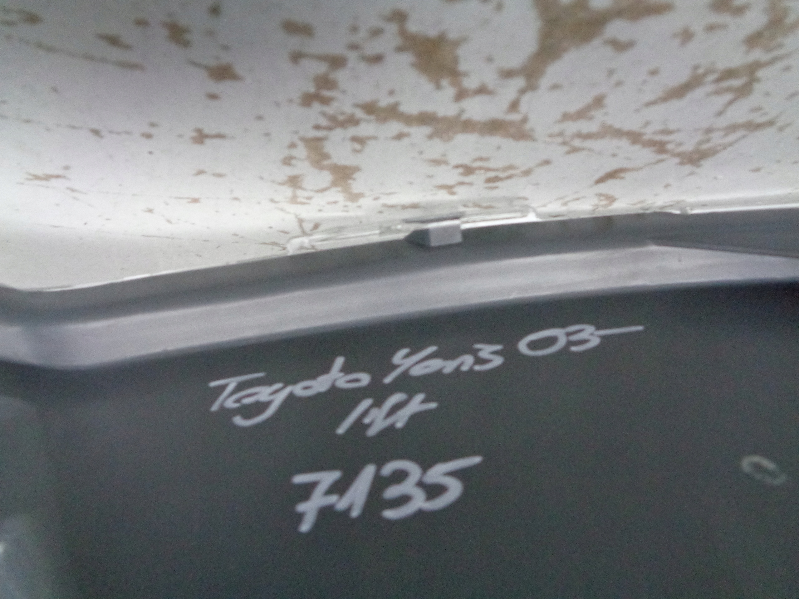 LAVE PREDNE SVETLO TOYOTA YARIS 03- LIFT