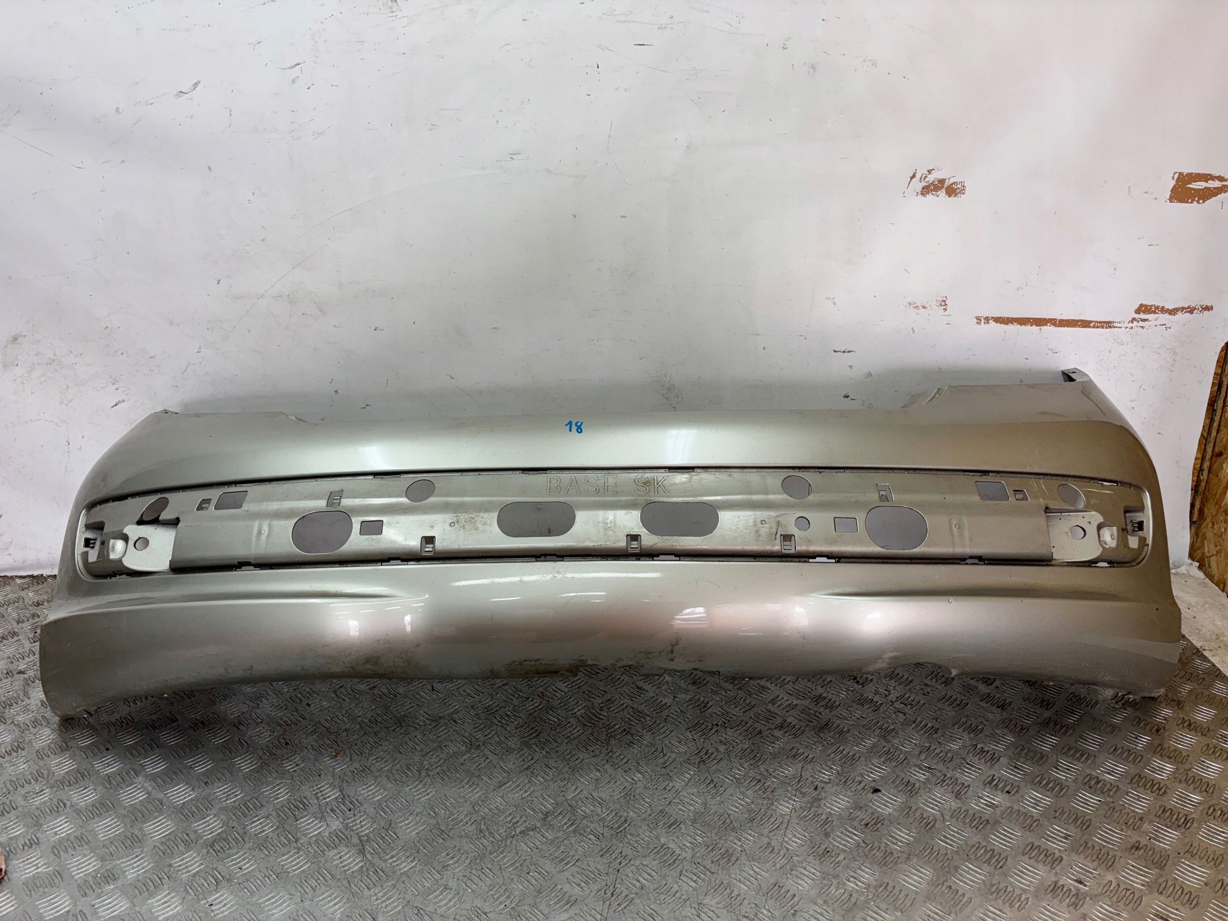 ZADNÝ NÁRAZNÍK PEUGEOT 207 HB