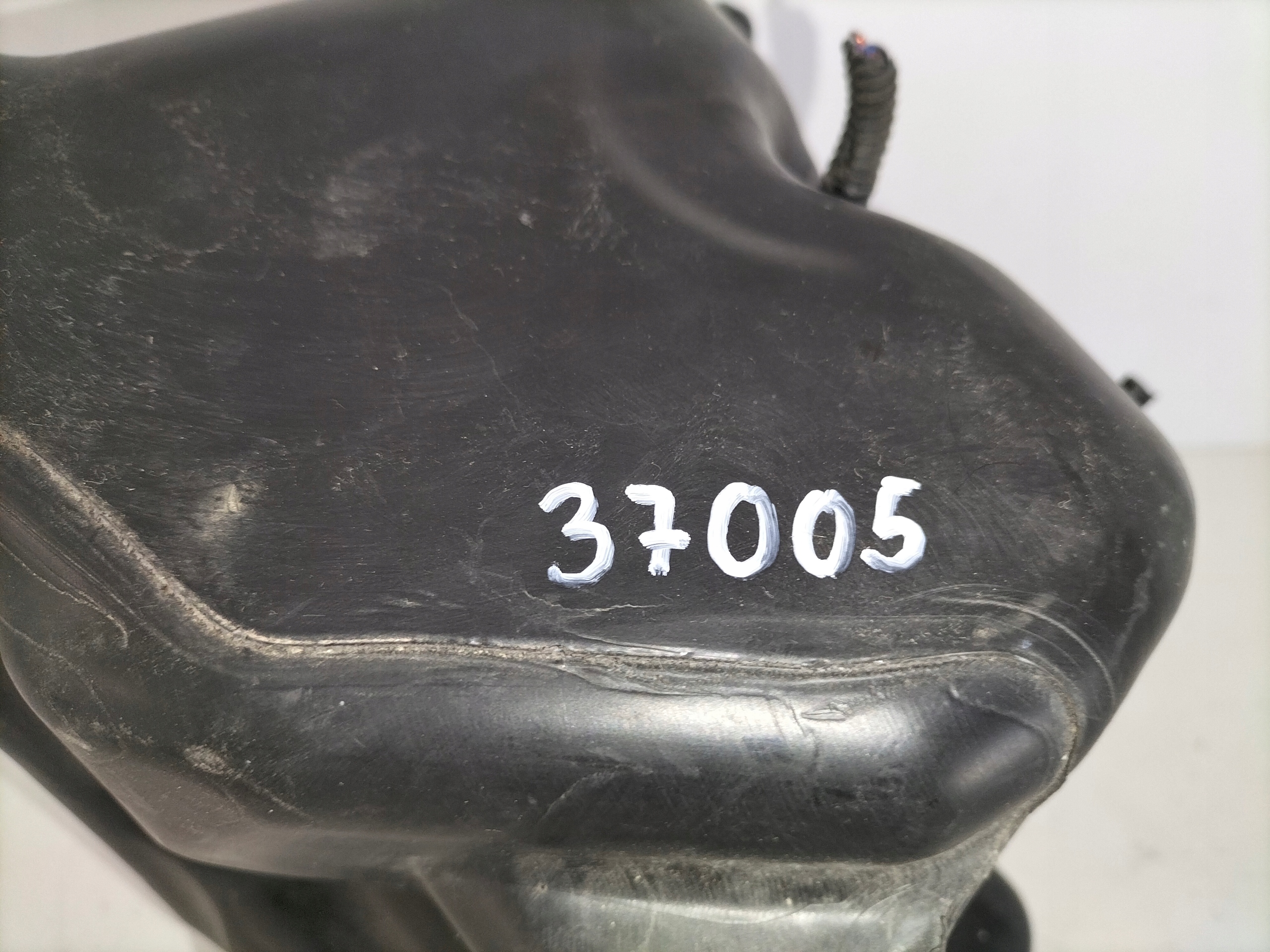NÁDOBKA OSTREKOVAČOV OPEL ADAM 13-