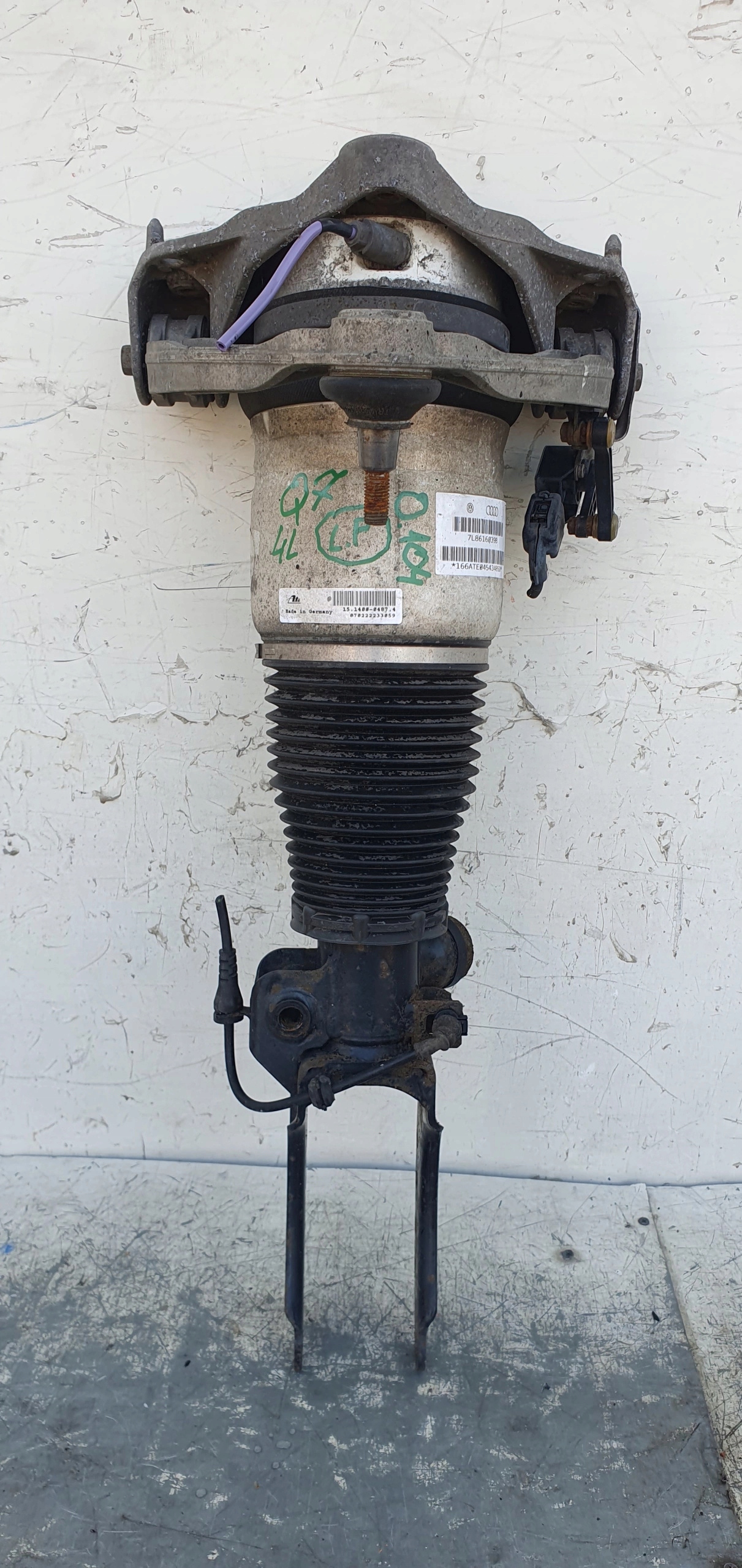 AUDI Q7 4L MECH LAVY PREDNY 7L8616039B