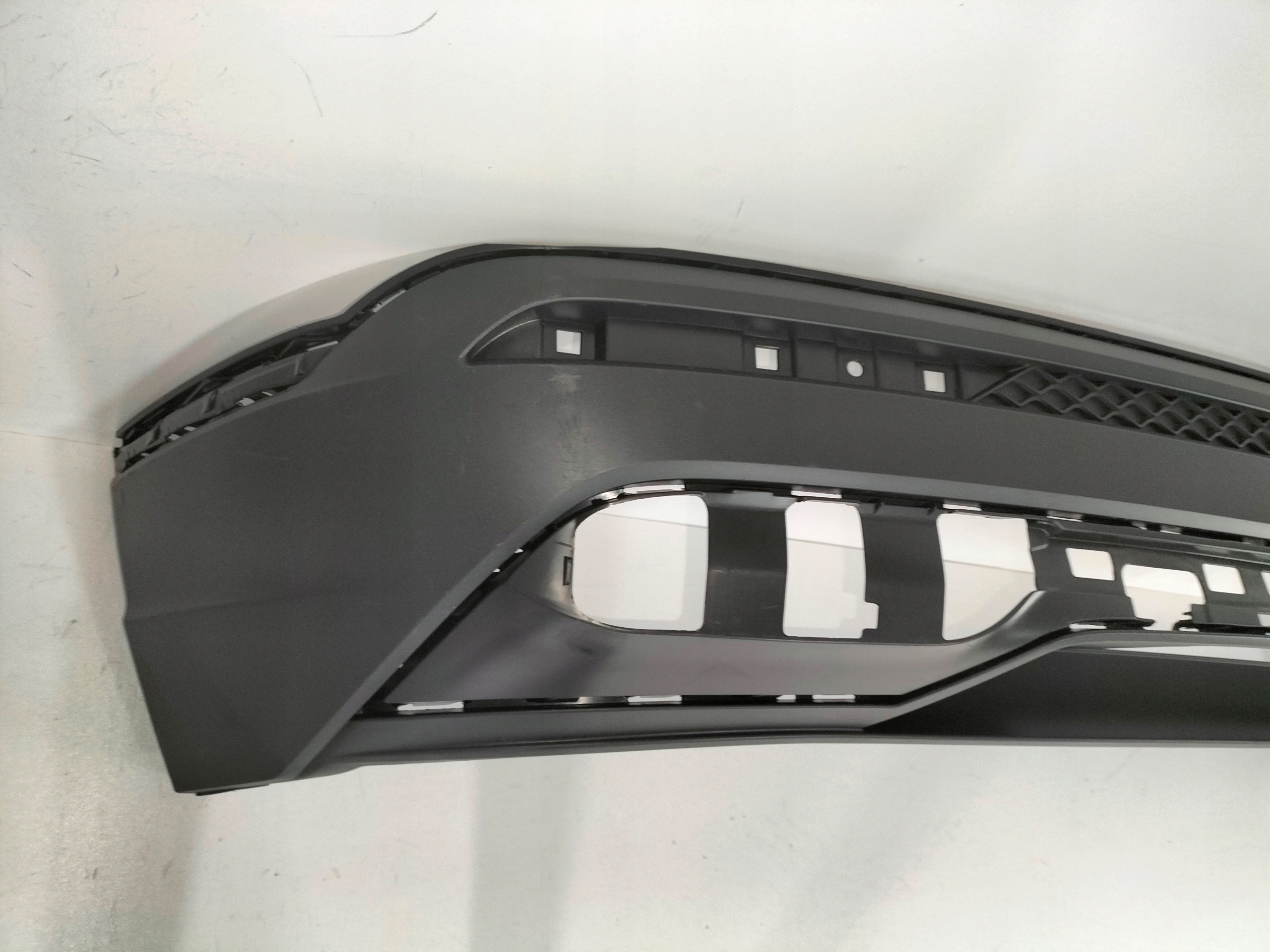 ZADNÝ NÁRAZNÍK SEAT TARRACO 18-