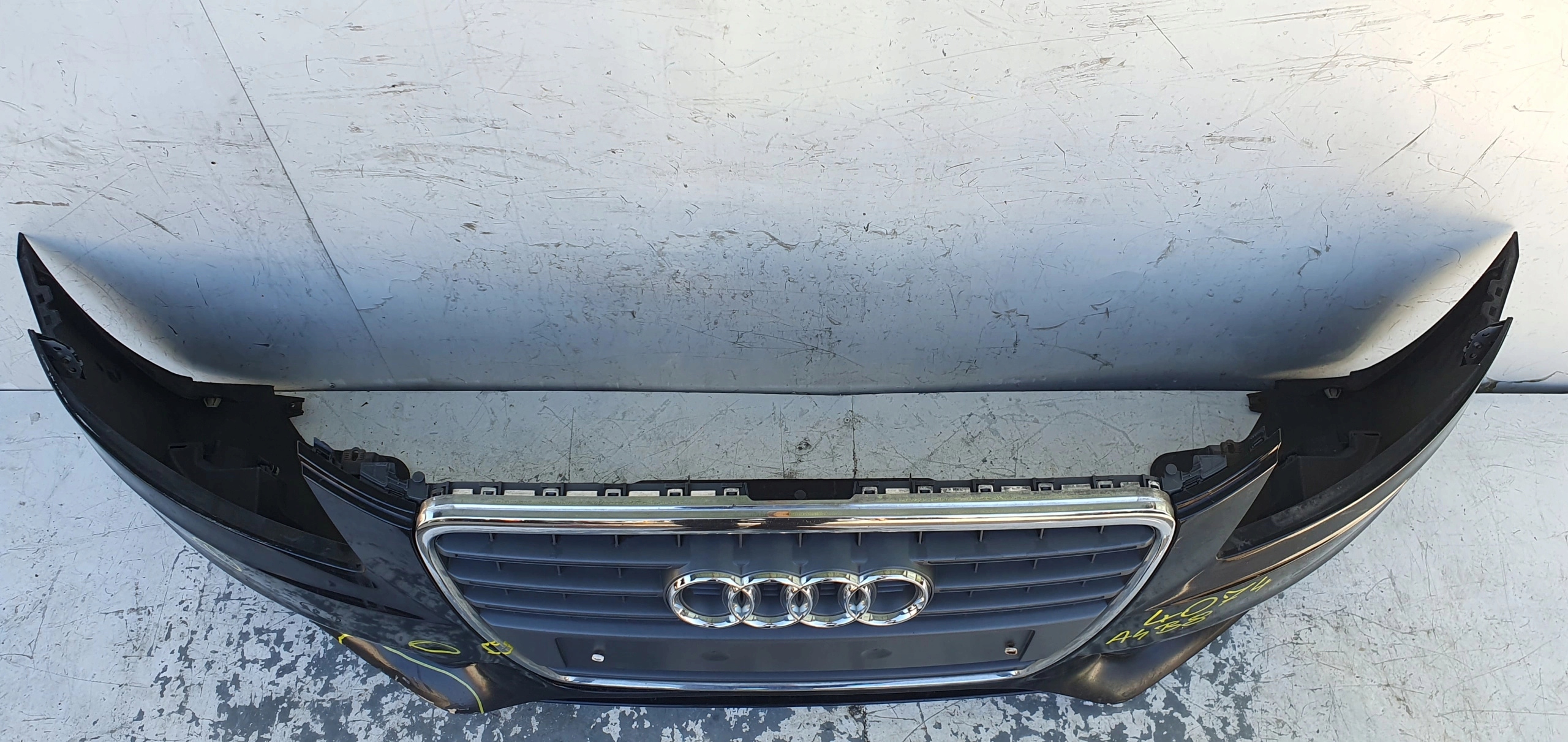 AUDI A4 B8 PREDNÝ NÁRAZNÍK
