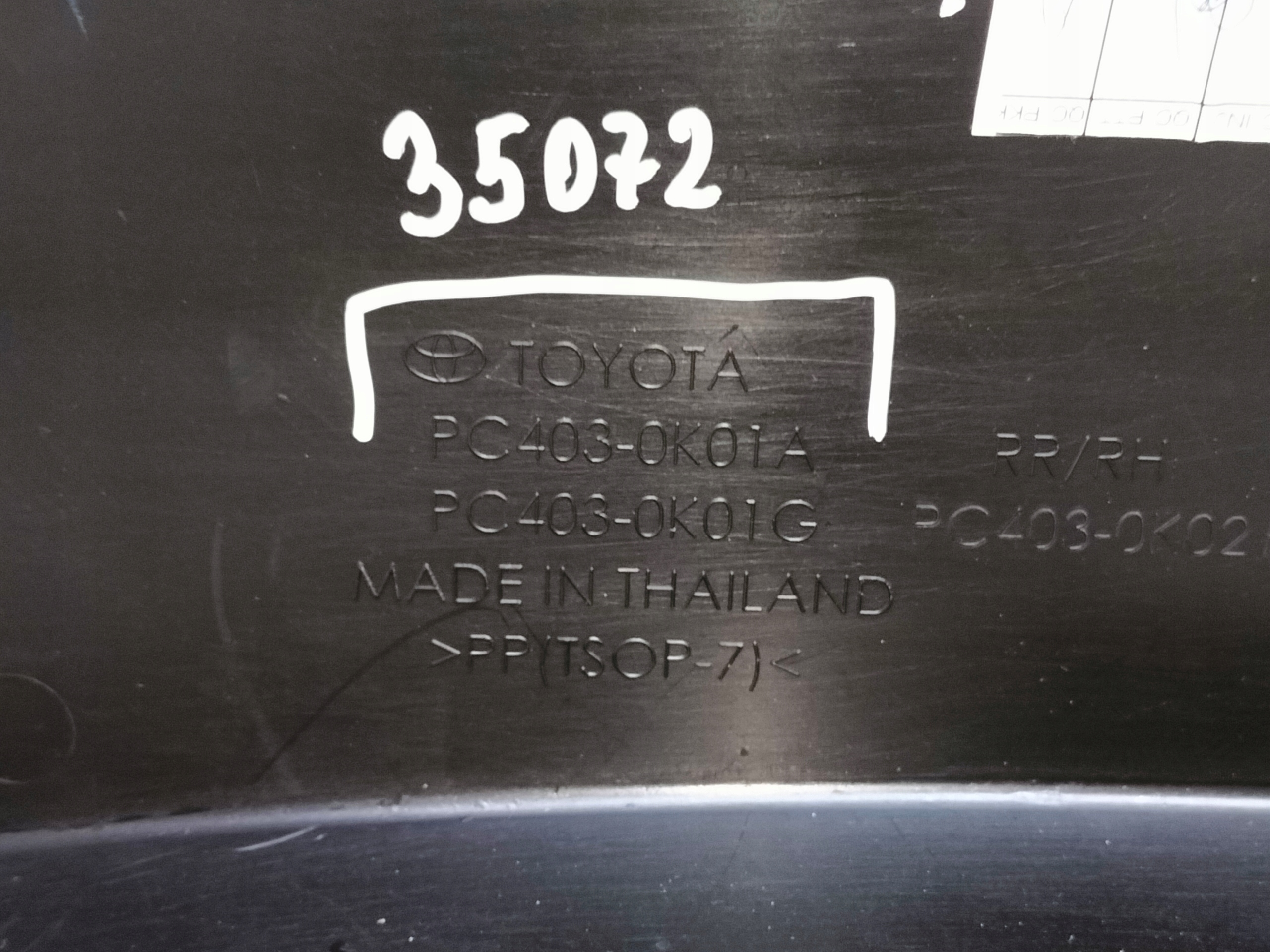 LIŠTA PRAVÉHO ZADNÉHO BLATNÍKA TOYOTA HILUX VIII LIFT 20-