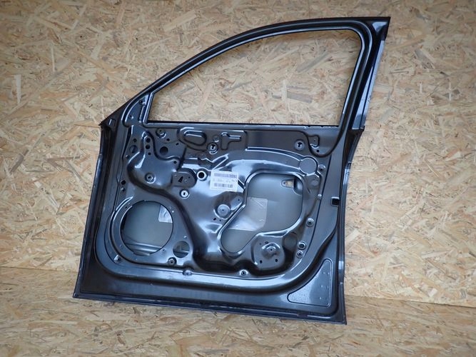 AUDI A1 5d 10- PRAVE PREDNE DVERE
