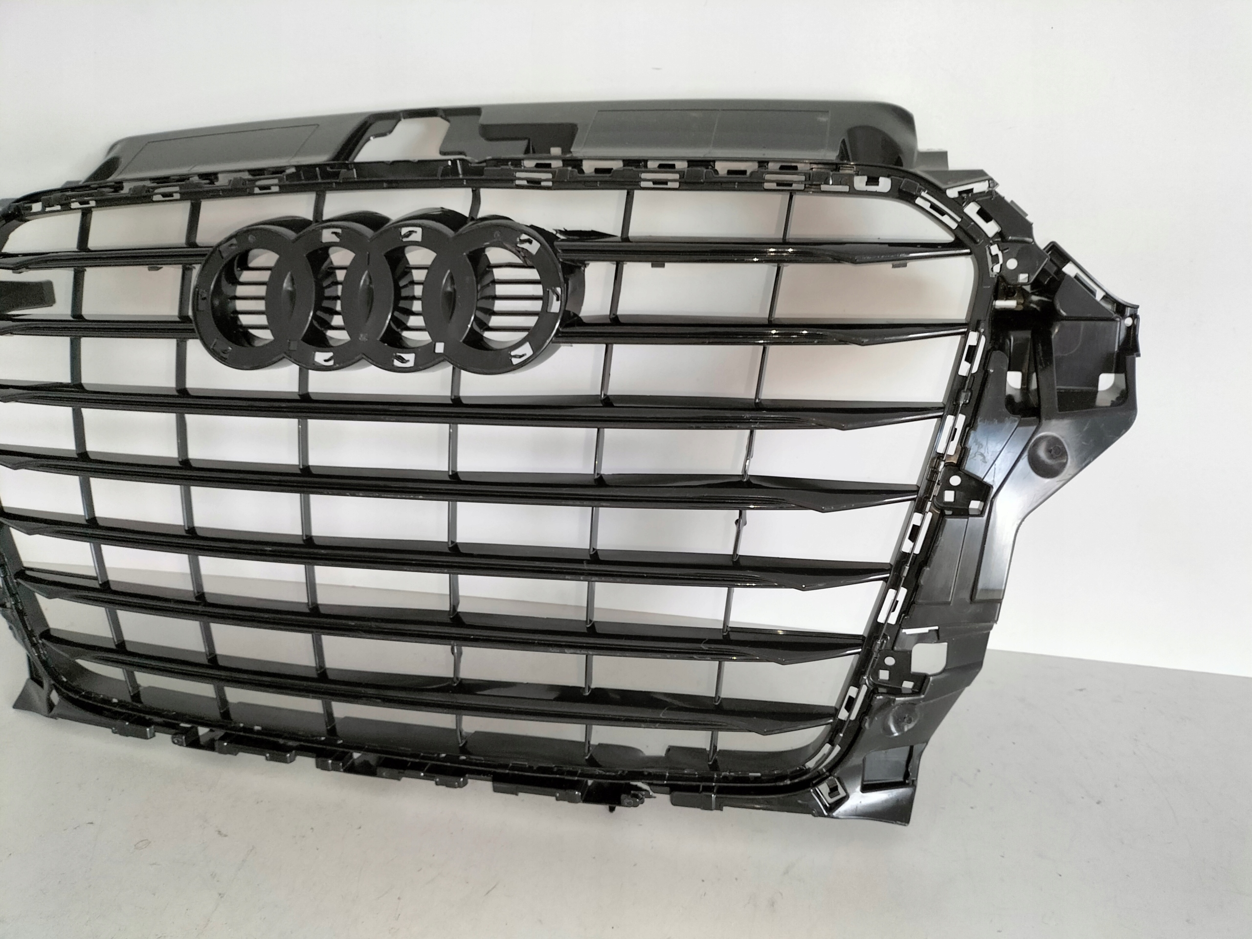 MRIEZKA LISTA AUDI A3 8V 12-16 SEDAN S3