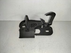 ZAMOK PREDNEJ KAPOTY VW PASSAT B6 3C0 05-10 ZAMOK PREDNEJ KAPOTY VW PASSAT B6 3C0 05-10