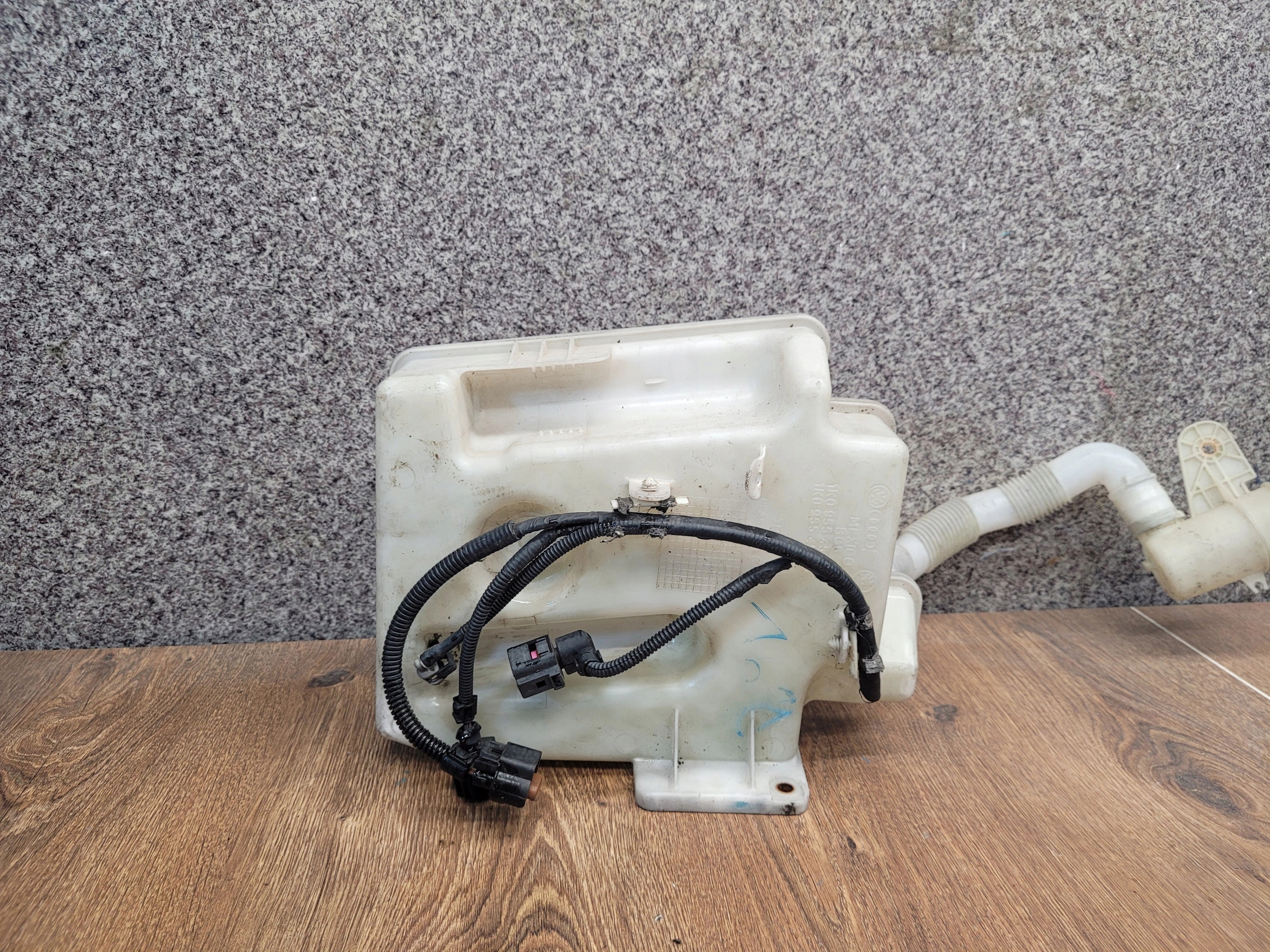 SKODA OCTAVIA II 1K0955453R NÁDOBKA OSTREKOVAČOV