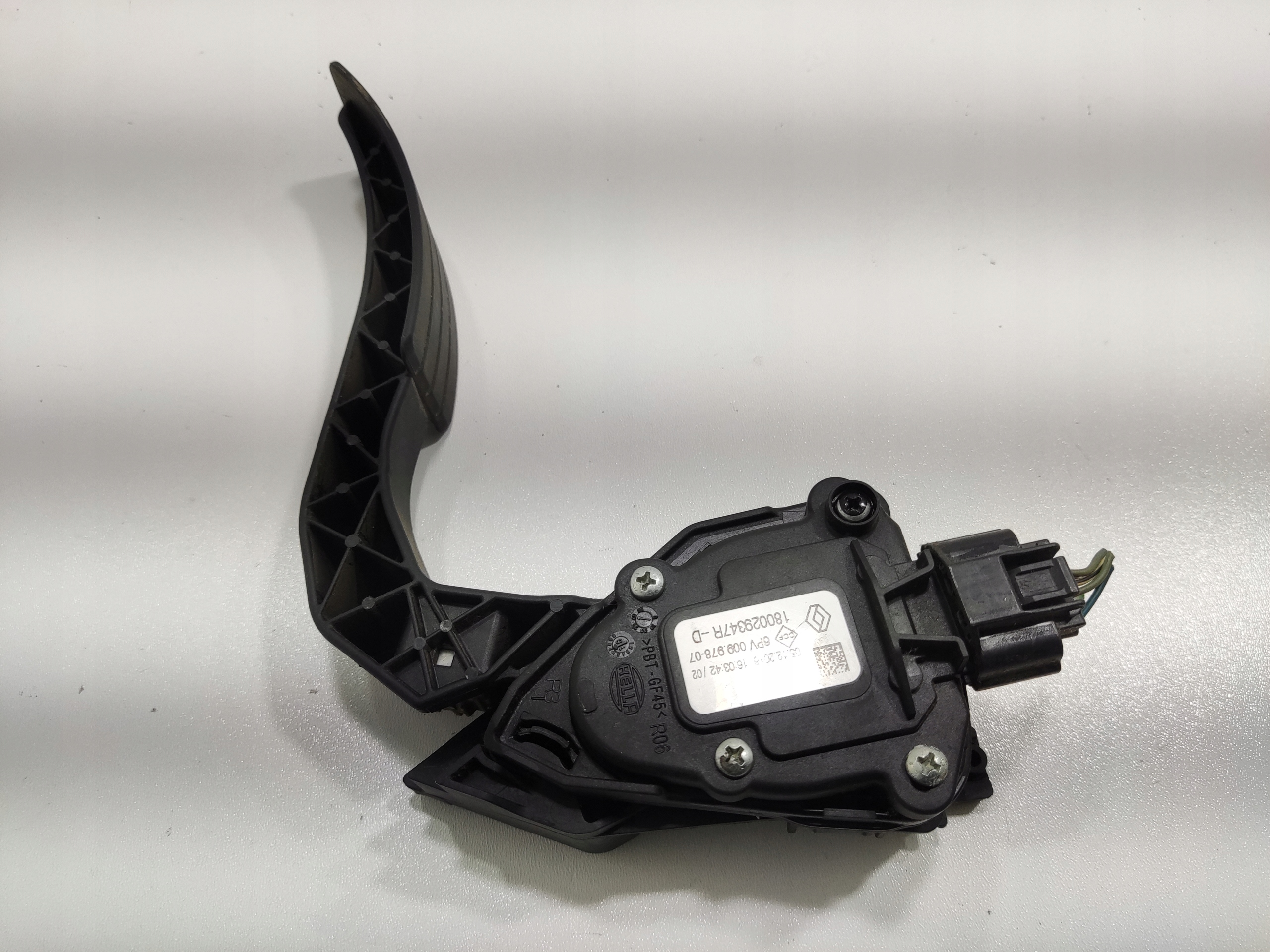 PLYNOVY PEDAL RENAULT CAPTUR I 2013-2016 180029347R