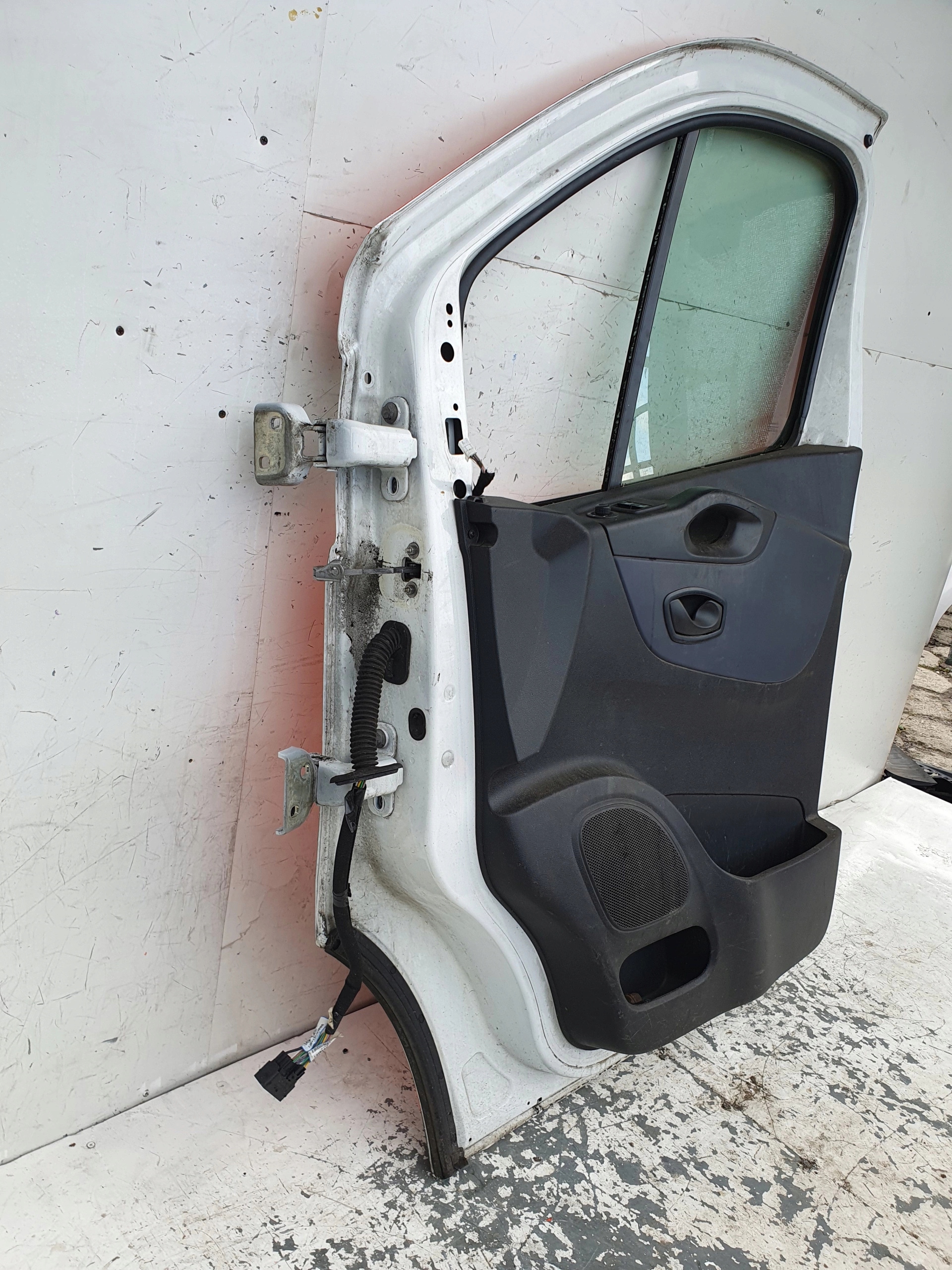 RENAULT TRAFIC III OPEL VIVARO 3 PRAVE PREDNE DVERE
