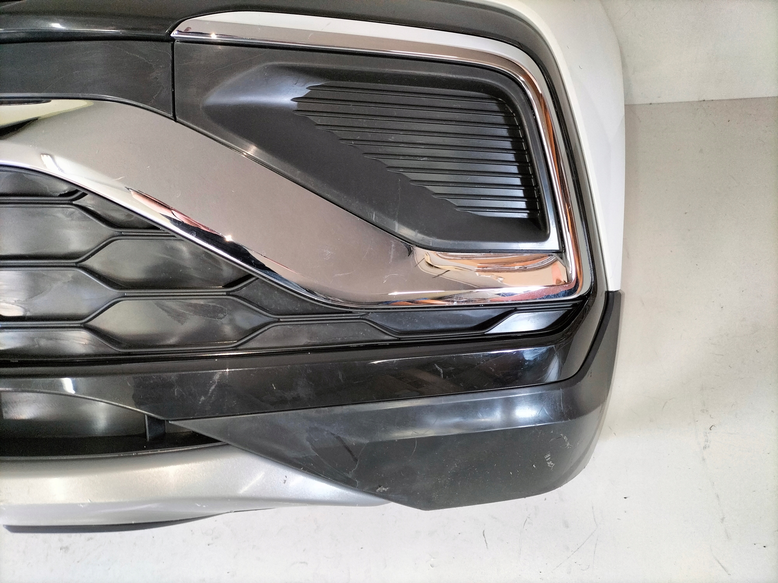 PREDNÝ NÁRAZNÍK VW TAIGUN 20-