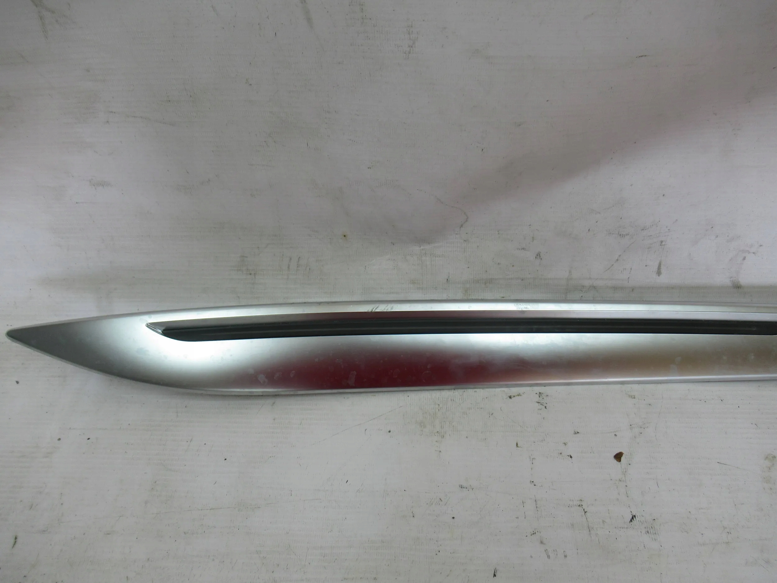 OKRASNÁ LIŠTA STREDOVÉHO TUNELA RENAULT MEGANE IV