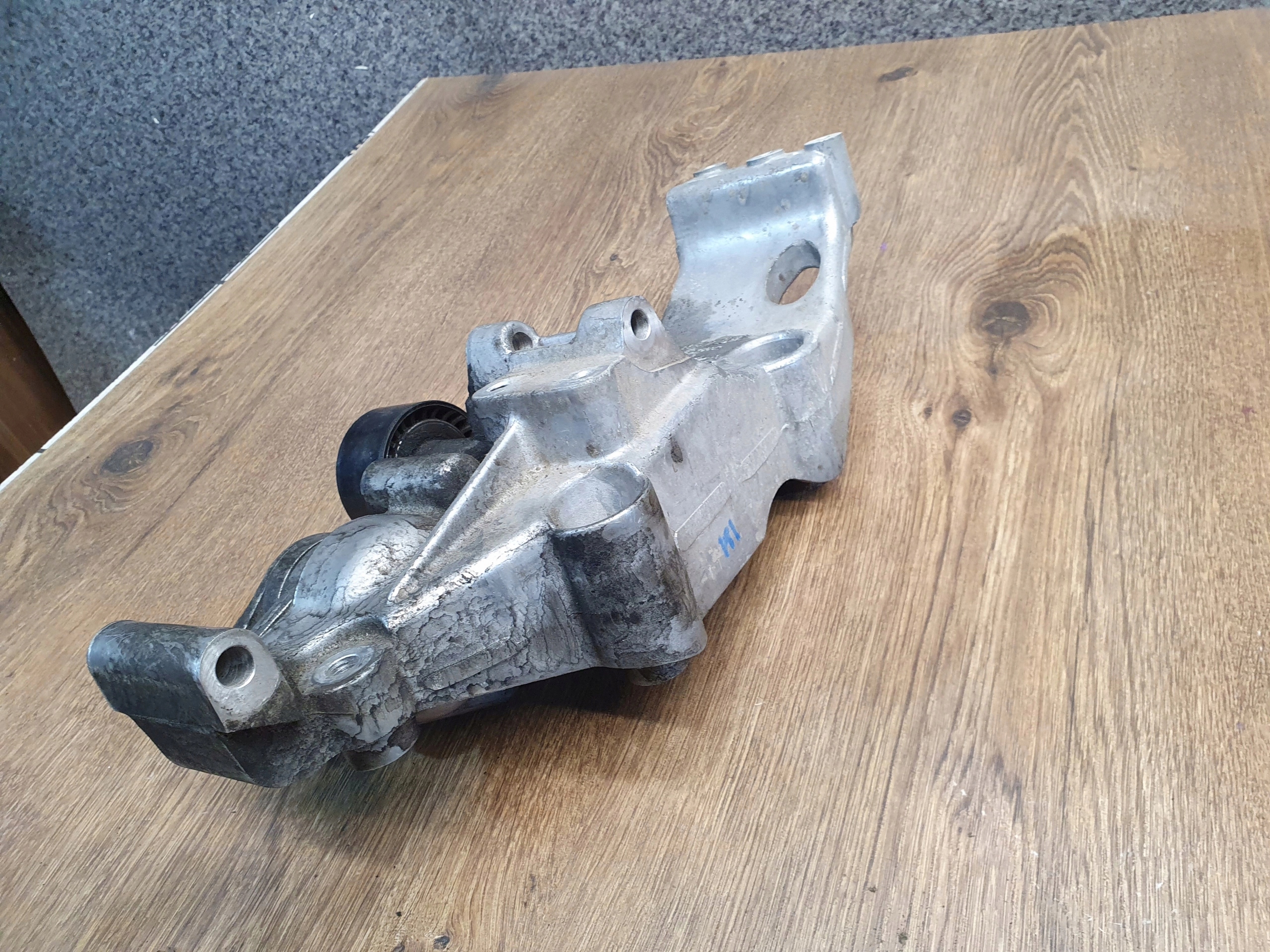 NAVARA D23 2.3 DCI DRŽIAK ALTERNÁTORA  117107563R