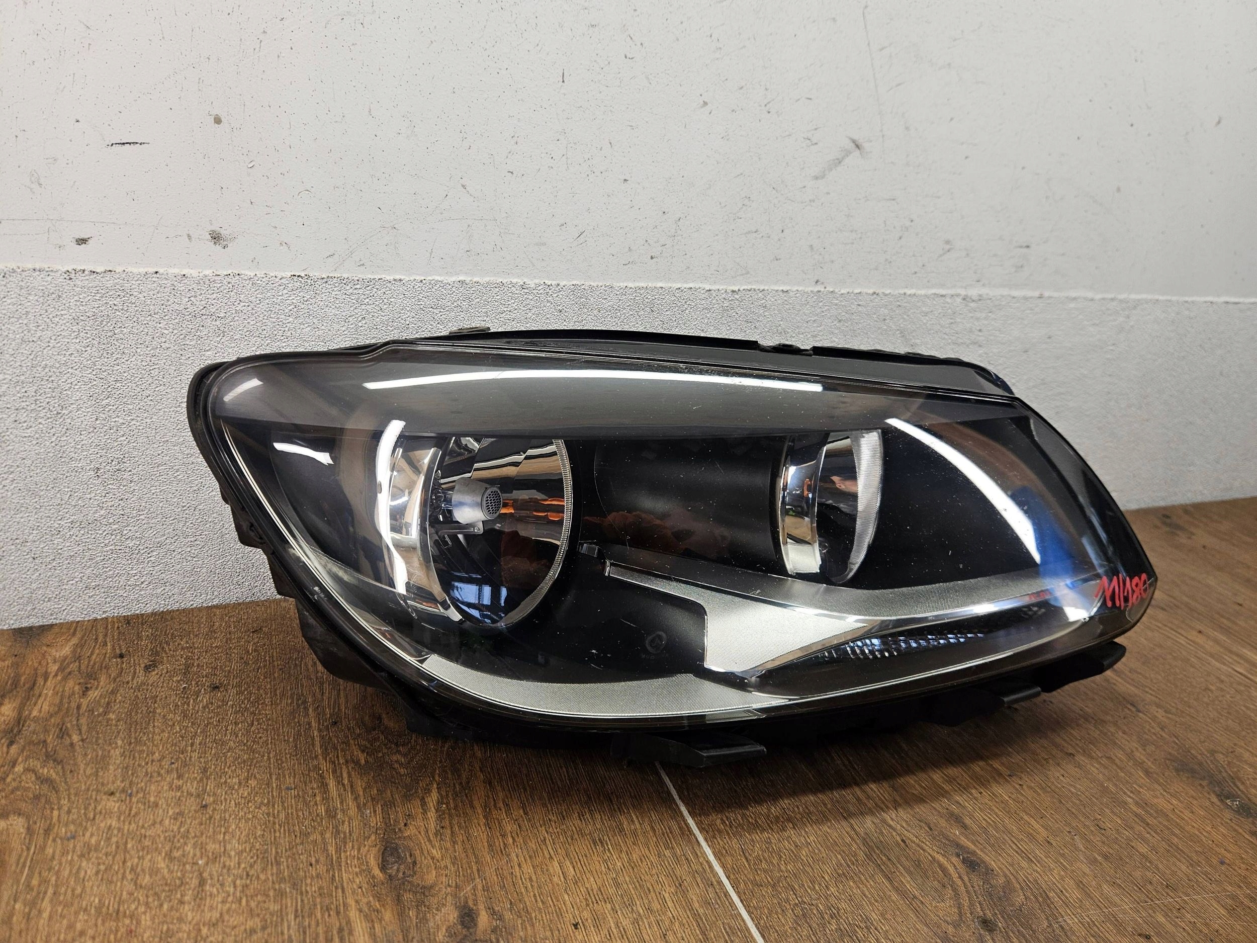 Vw Touran II 2 lift 010- 1T1941006G PRAVÉ PREDNÉ SVETLO