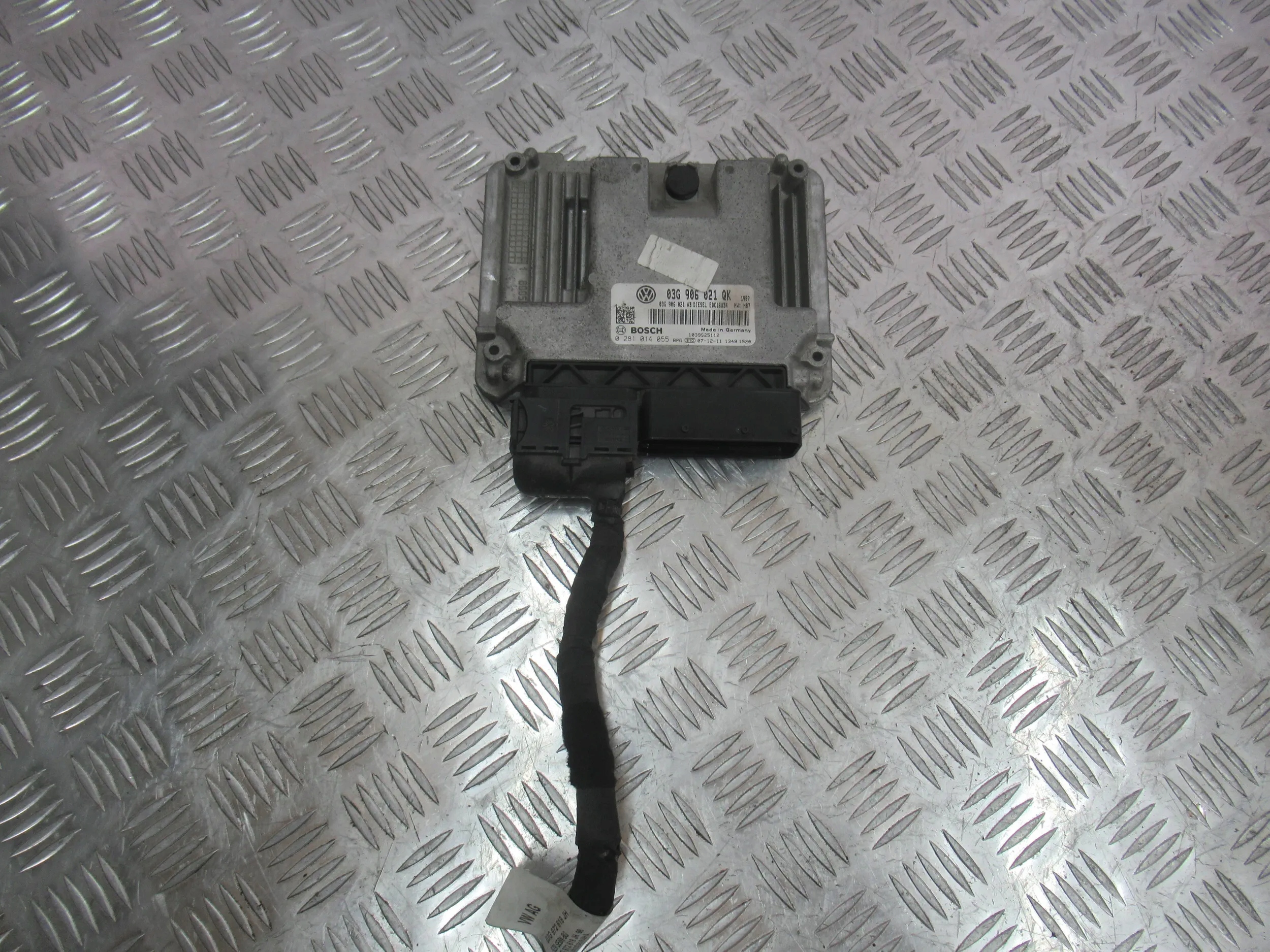 RIADIACA JEDNOTKA MOTORA 1.9 TDI VW GOLF V