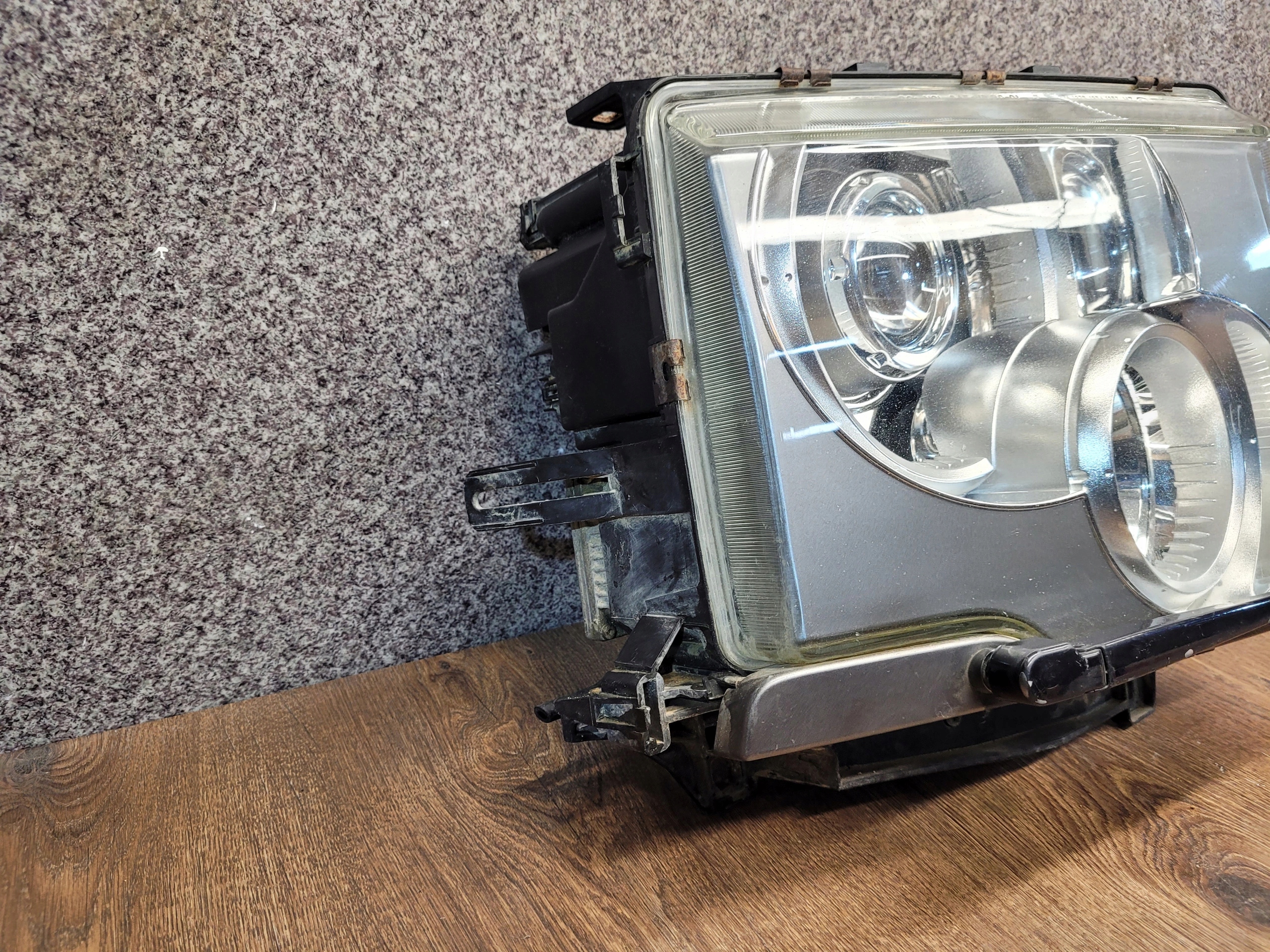 RANGE ROVER L322 XENON PRAVÉ PREDNÉ SVETLO