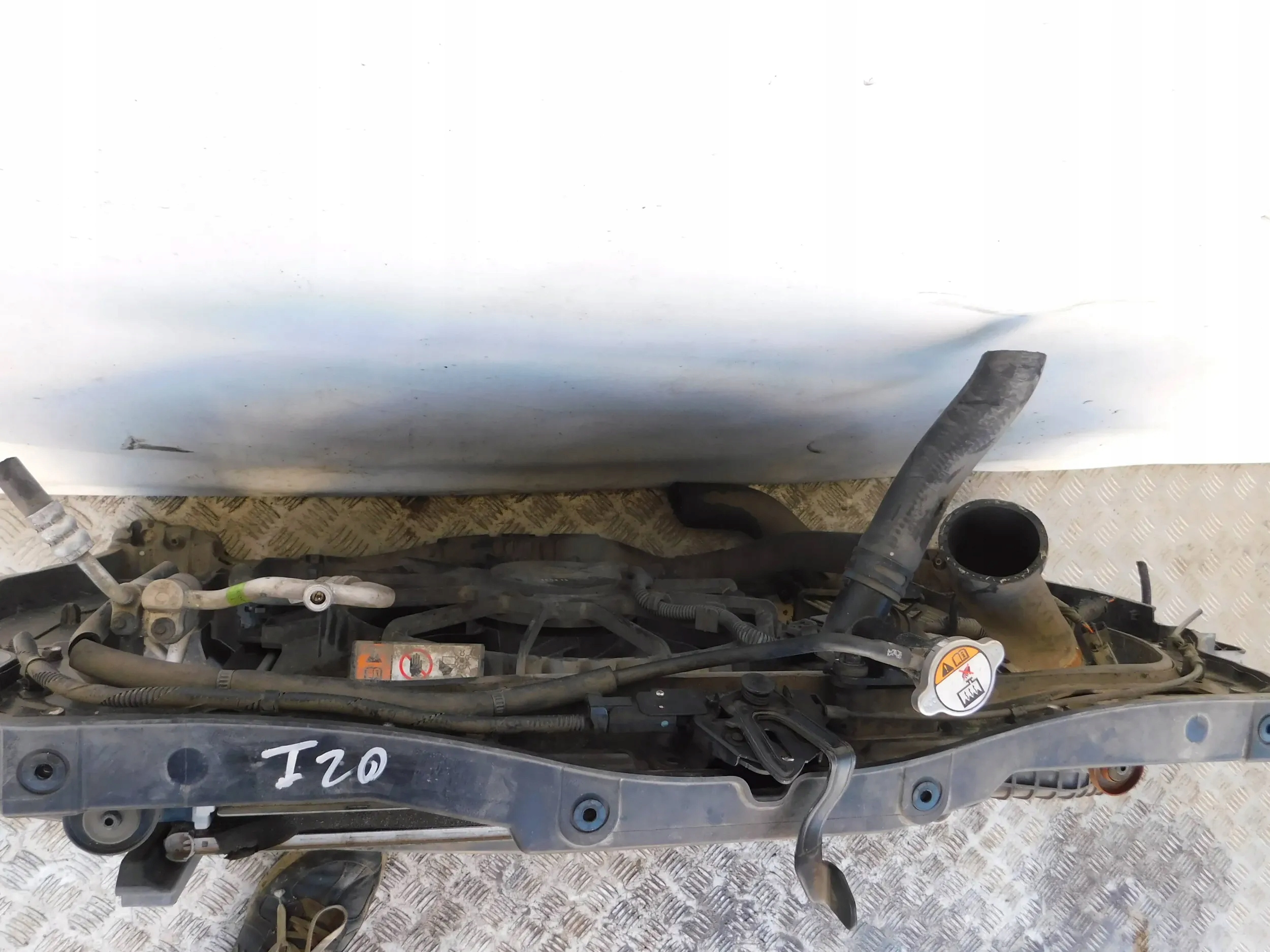 PREDNE CELO CHLADICE VÝSTUHA HYUNDAI I20 1.1 CRDI LIFT 12-14