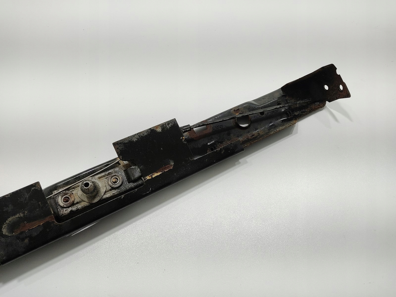 PREDNÉ ČELO VÝSTUHA LAND ROVER DEFENDER 2007-2014