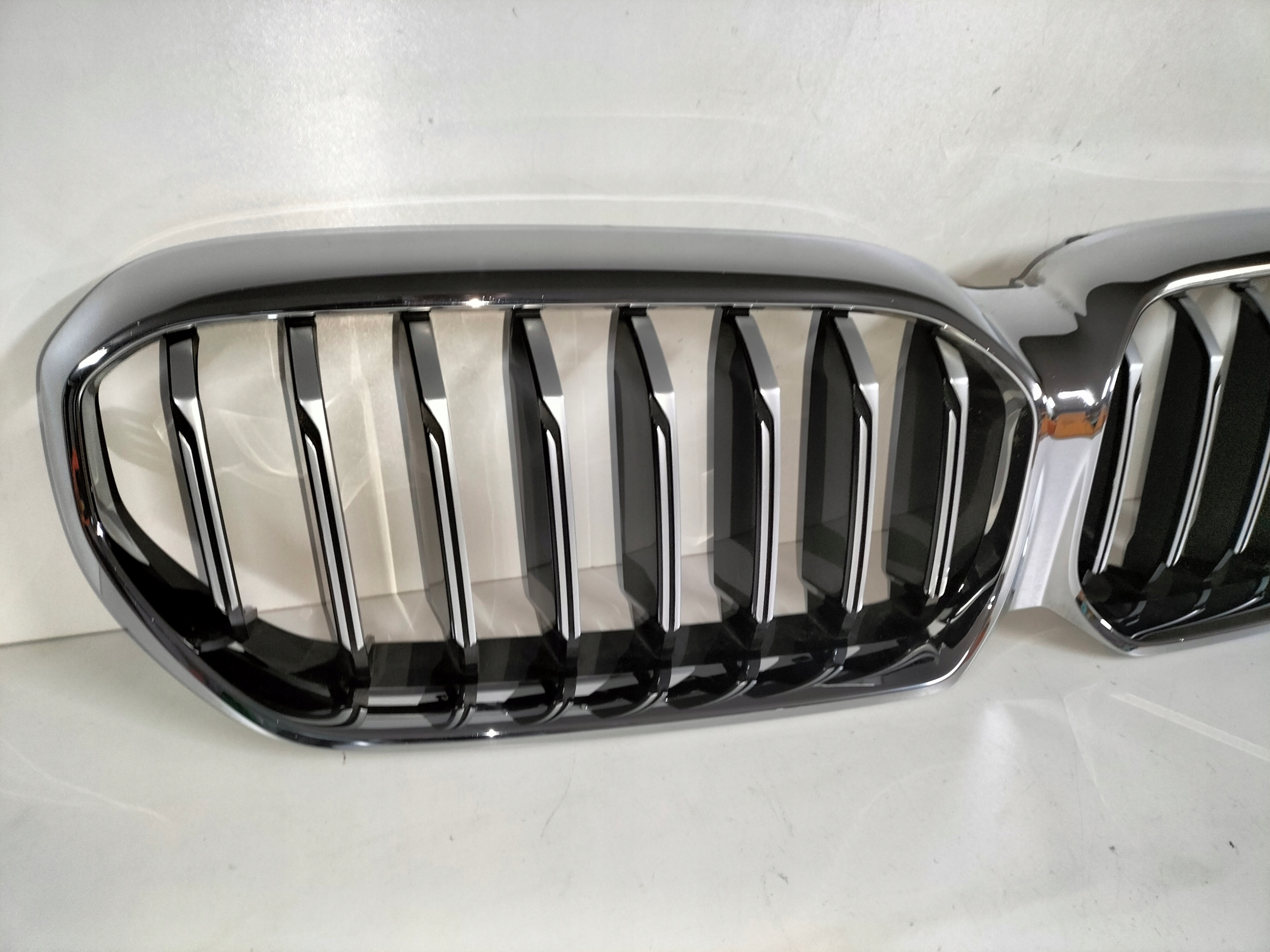 MRIEZKA LISTA ĽADVINKY BMW 5 G30 G31 LCI LIFT 20- CHROM