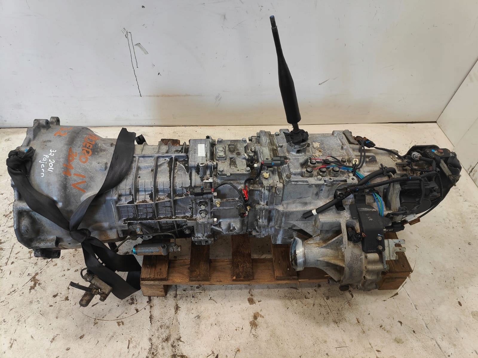 Mitsubishi pajero IV 3.2 diesel 2011 PREVODOVKA + PRIDAVNA PREVODOVKA komplet