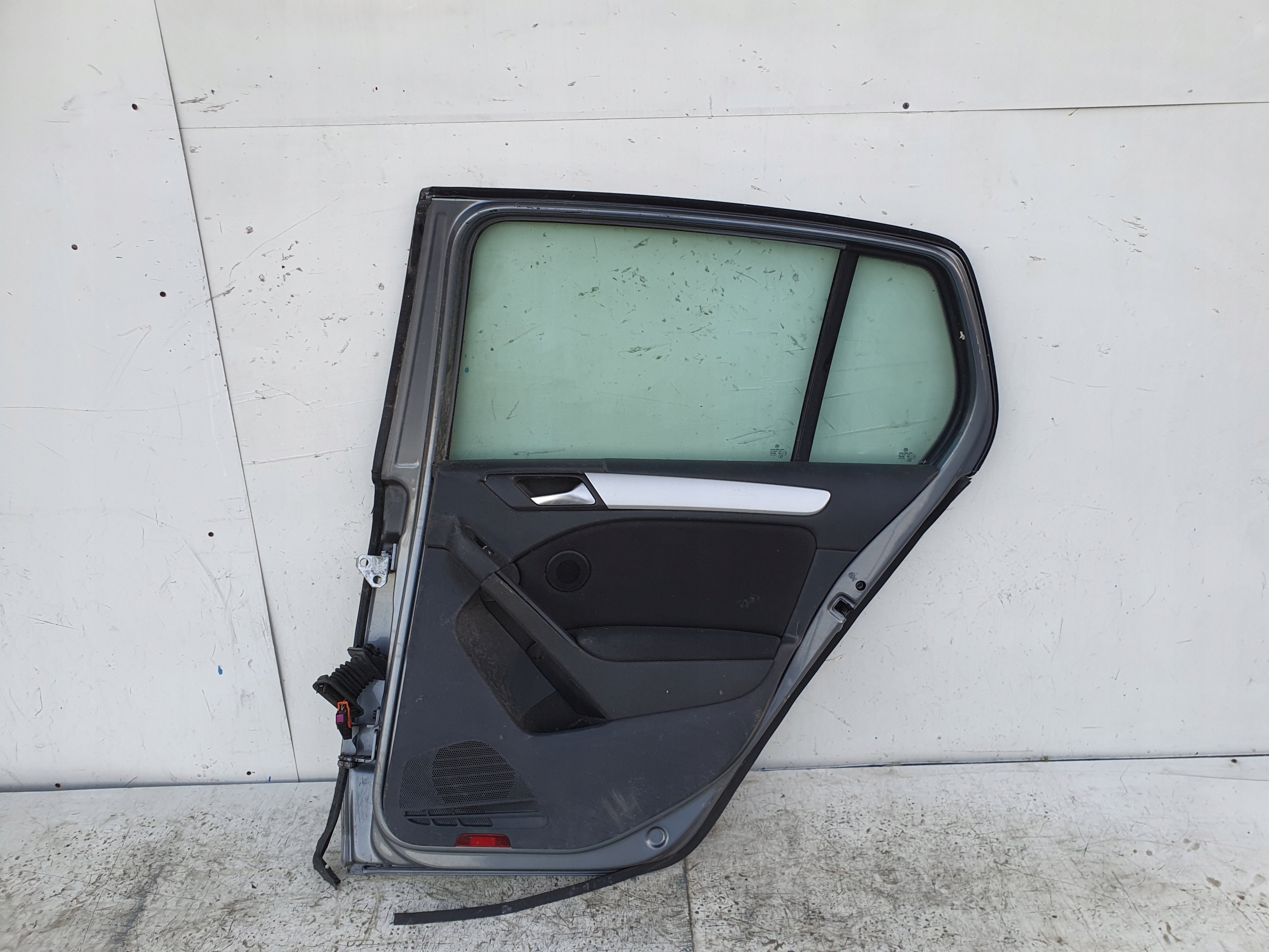 VW GOLF VI 6 HB PRAVE ZADNE DVERE