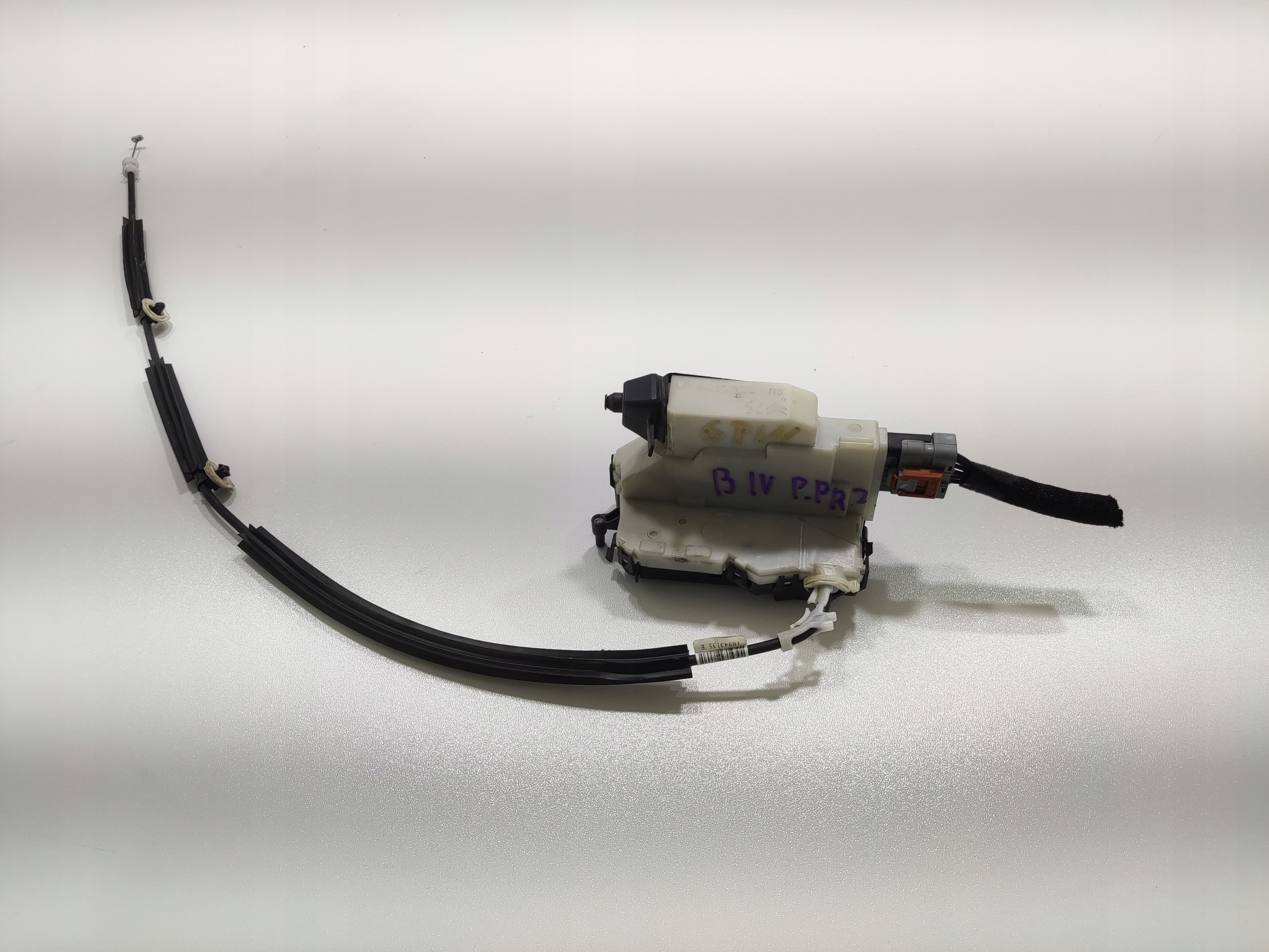 ZAMOK PRAVYCH POSUVNYCH DVERI CITROEN BERLINGO PARTNER IV PSA221720 221720