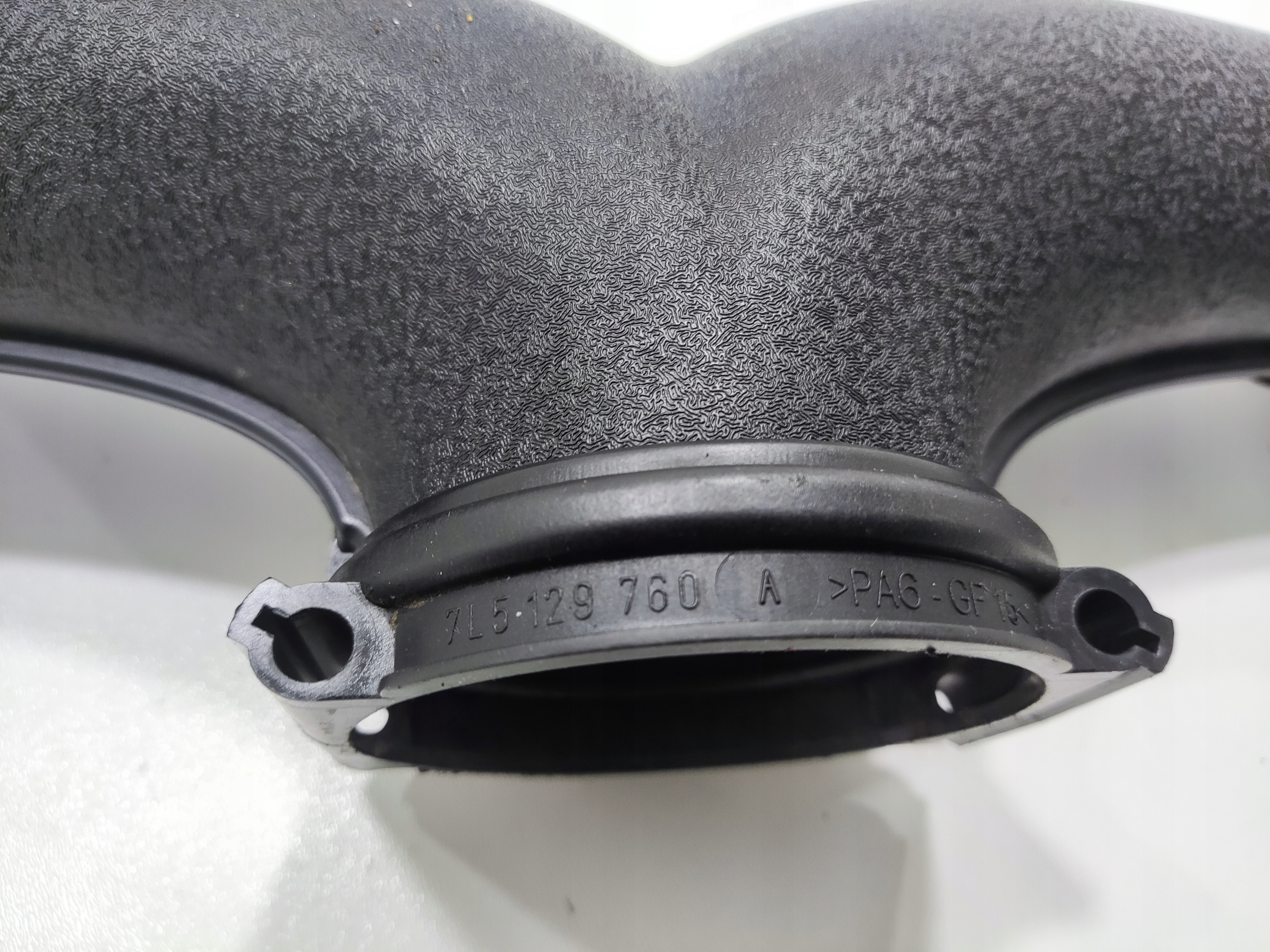 HADICA NASAVANIE VZDUCHU PORSCHE CAYENNE I 4.8 V8 2007-2009 LIFT 7L5129760A