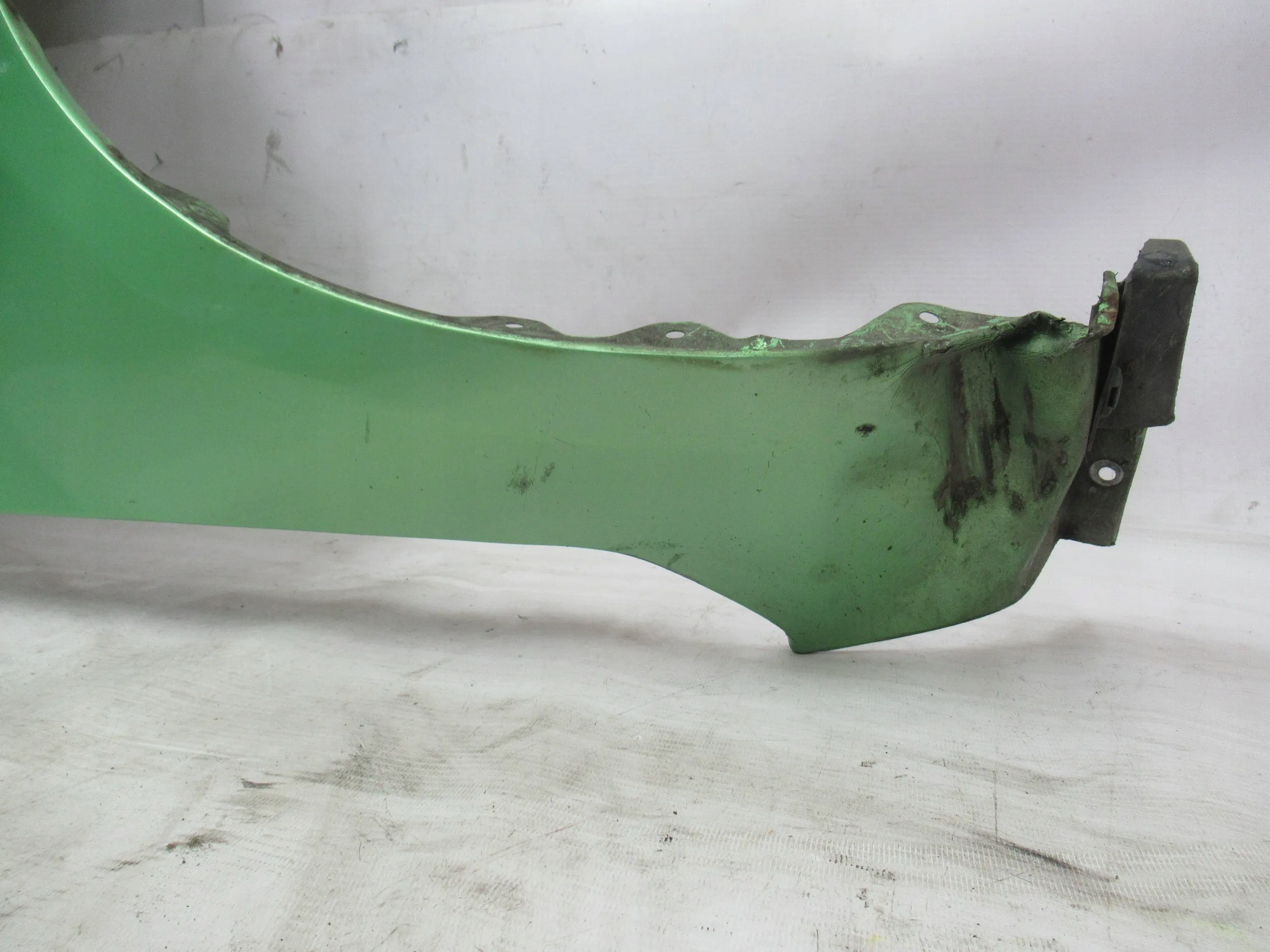 PRAVÝ PREDNÝ BLATNÍK Opel Agila B