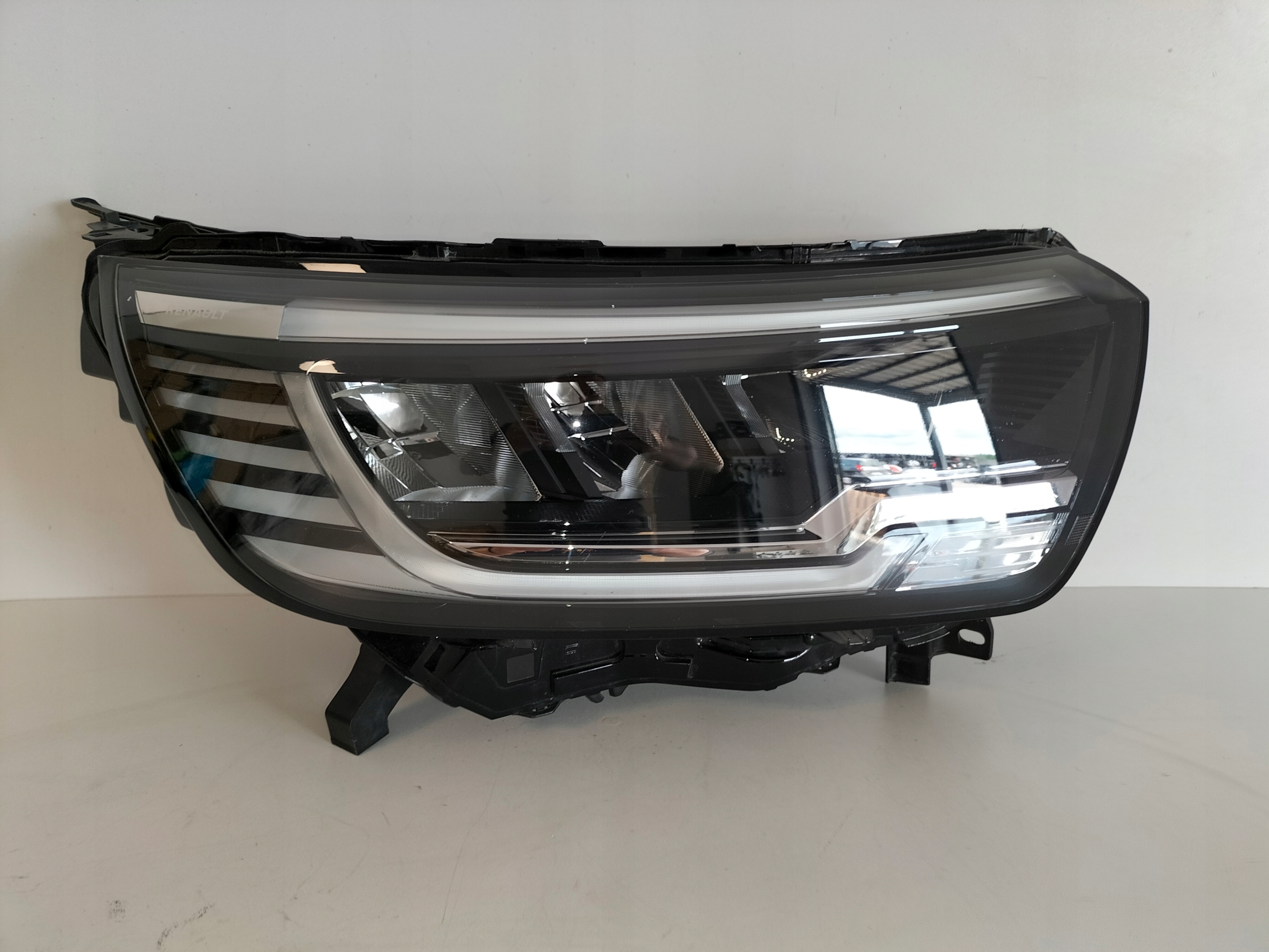 PRAVE PREDNE SVETLO RENAULT KANGOO 4 IV 21- FULL LED