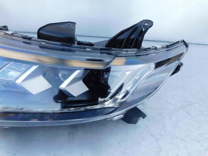 MITSUBISHI OUTLANDER FULL LED LIFT LAVE PREDNE SVETLO