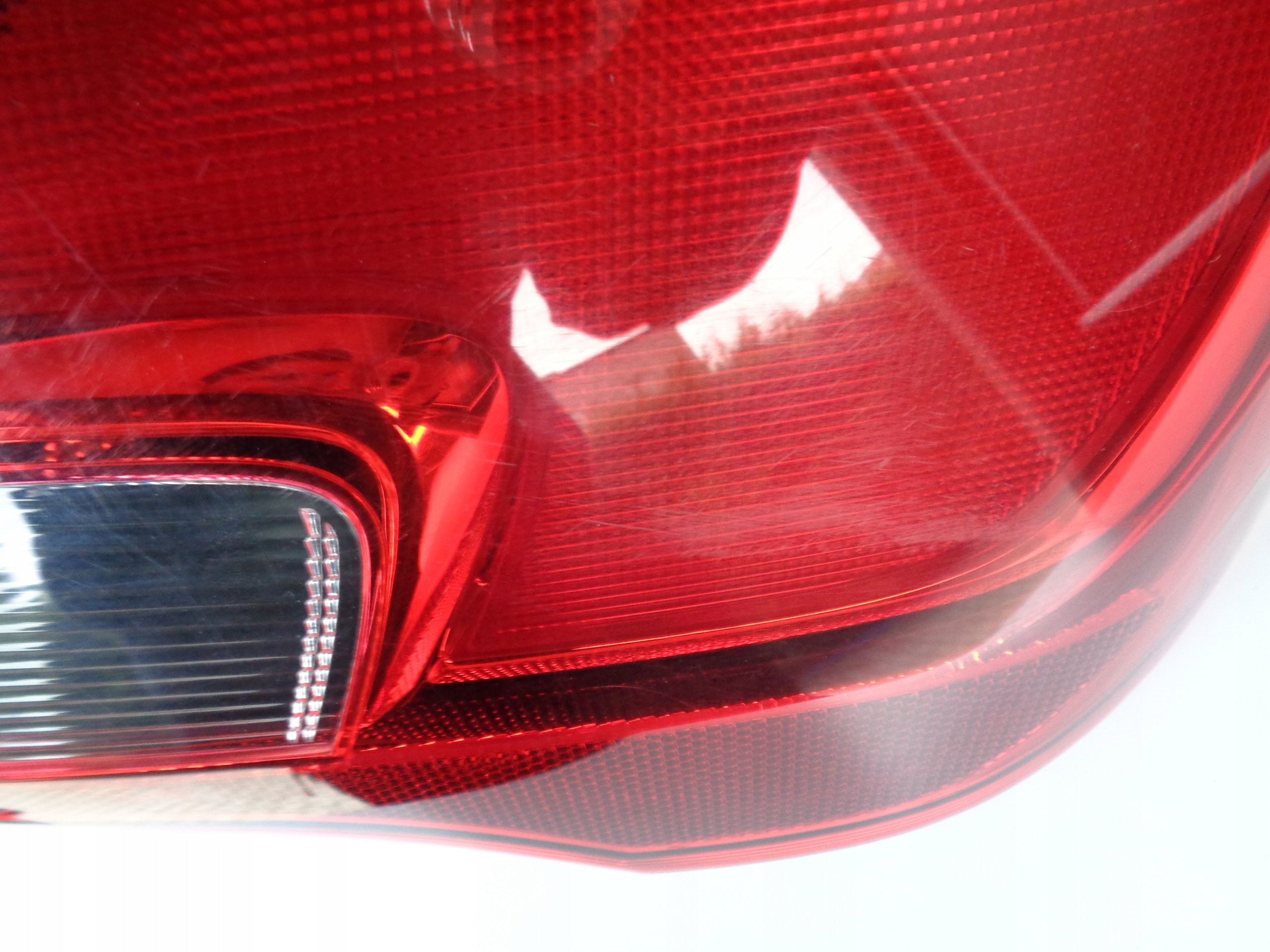 PRAVE ZADNE SVETLO OPEL CORSA E 14- 3D