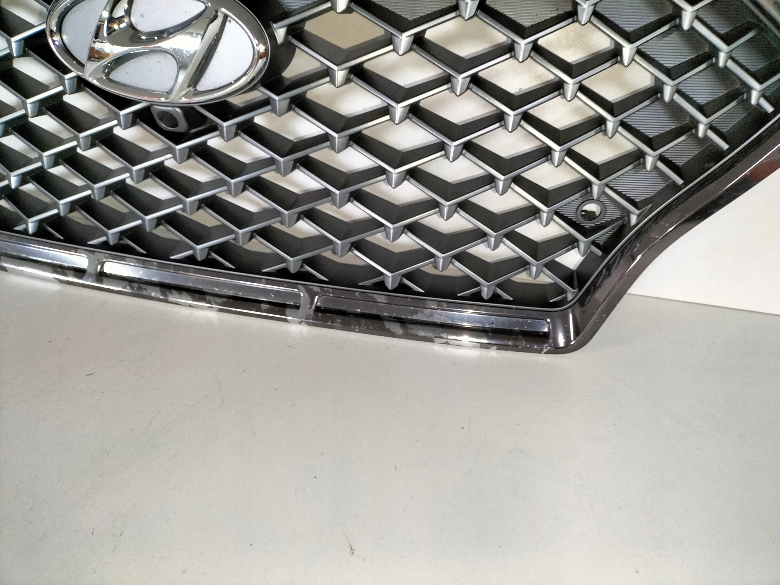 MRIEZKA LISTA HYUNDAI TUCSON III LIFT 18- N-LINE szary STRED