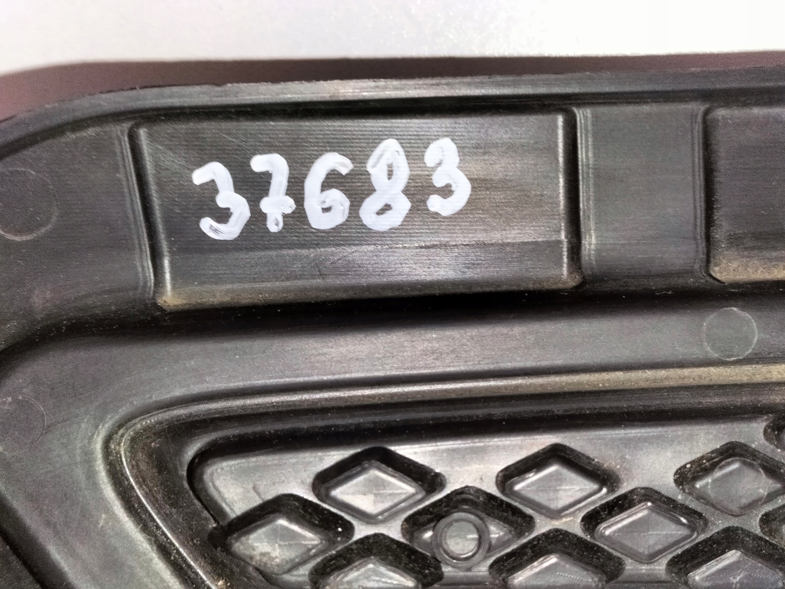KRYTKA MRIEZKA PREDNEHO NARAZNIKA PRAVA FORD MONDEO MK4 LIFT 10-14