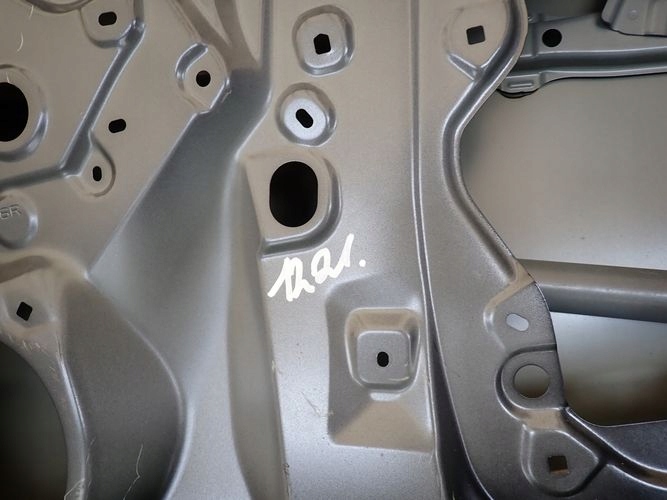 TOYOTA YARIS IV CROSS PRAVE PREDNE DVERE