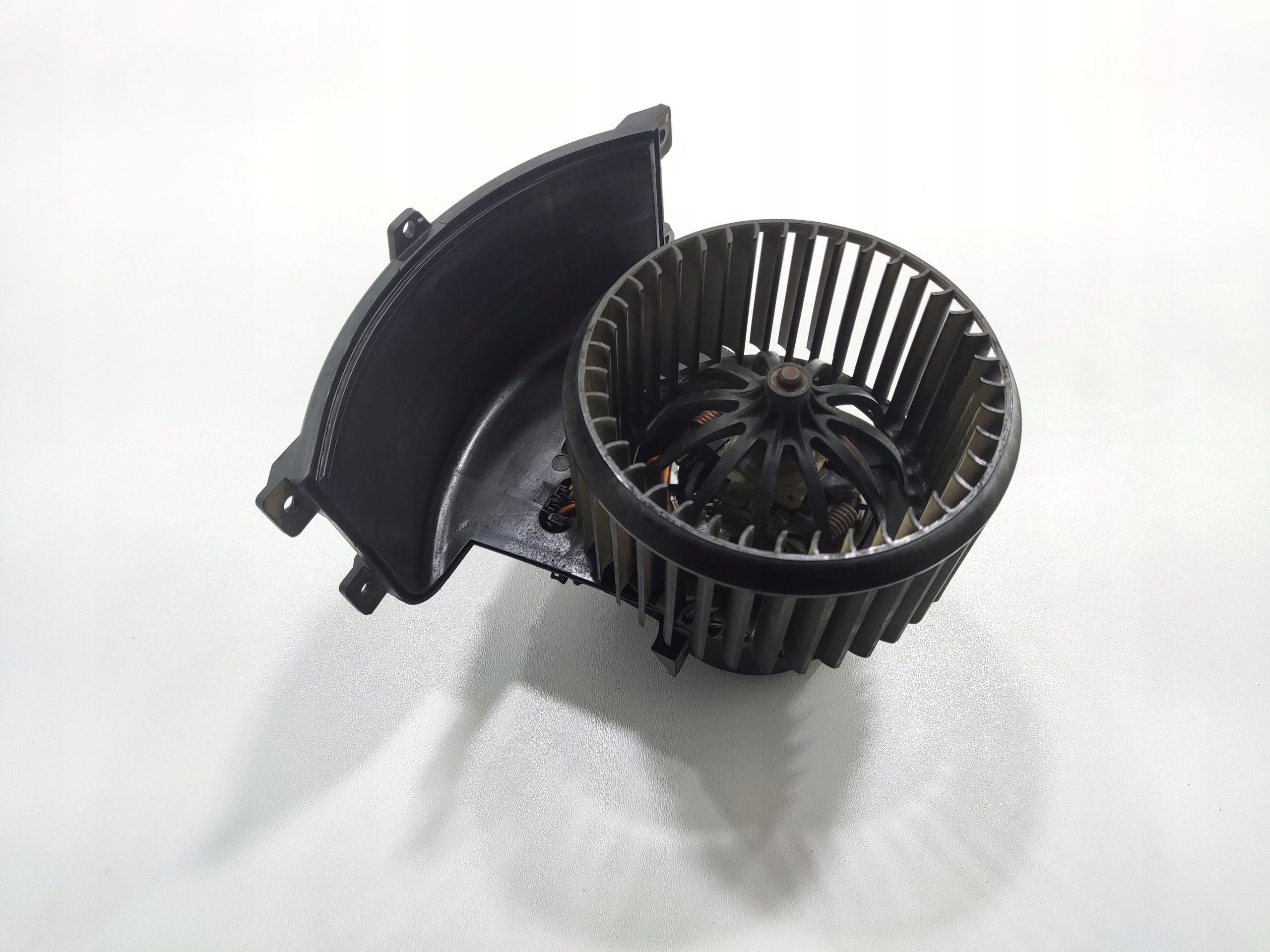VENTILÁTOR MOTORČEK KÚRENIA VOLKSWAGEN T5 7H1820021B 2003-2009 EUROPA