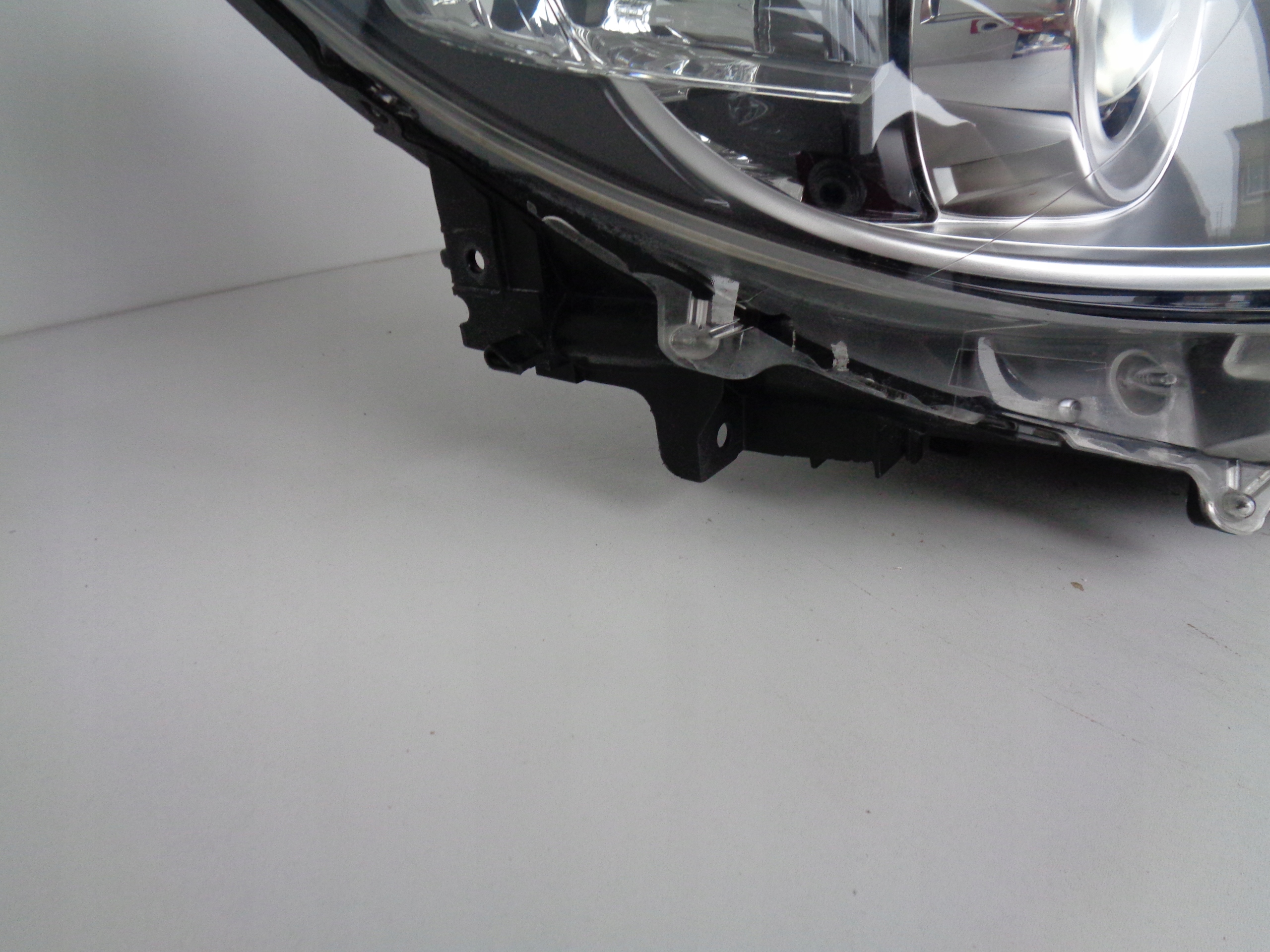 PRAVE PREDNE SVETLO MAZDA CX5 12-16
