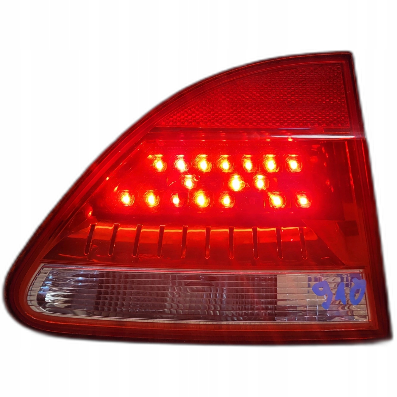 SEAT EXEO SEDAN LAVE ZADNE SVETLO V KAPOTE 3R5945093C