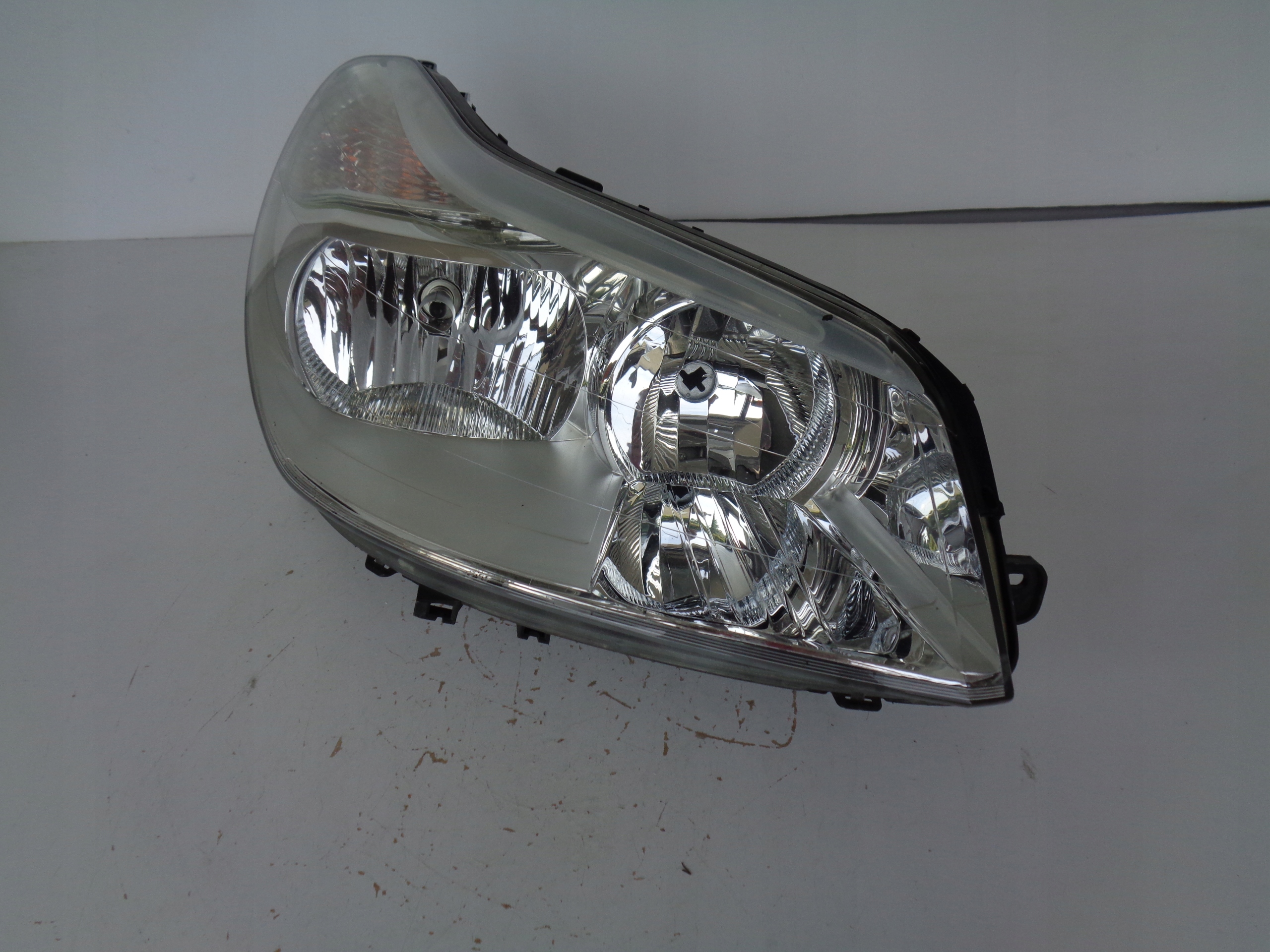 PRAVE PREDNE SVETLO CITROEN C5 04-08 LIFT